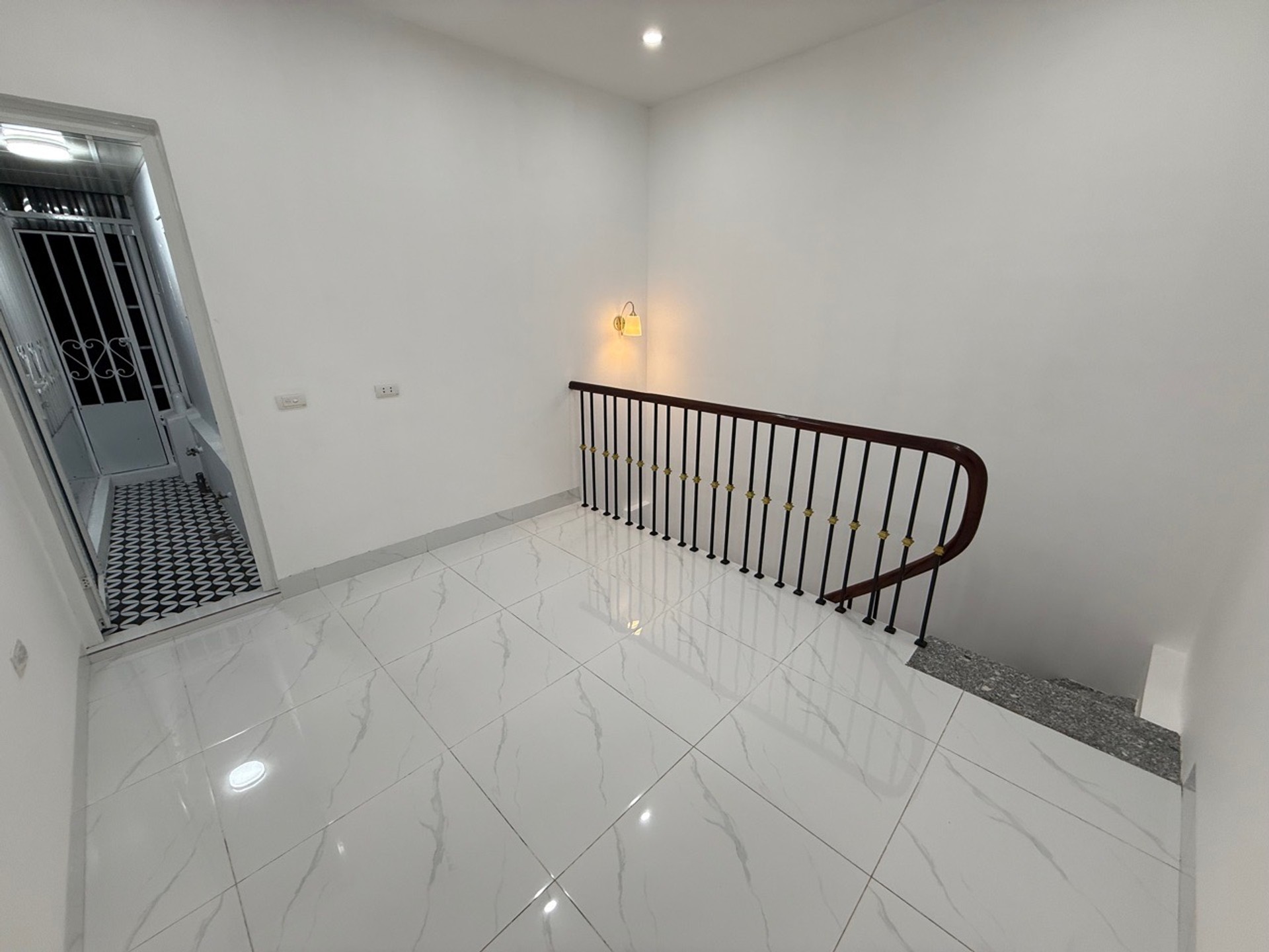 Bán nhà Mạc Thị Bưởi - diện tích 16m2 4 tầng - Ô tô đỗ cửa - giá Nhỉnh 4 tỷ