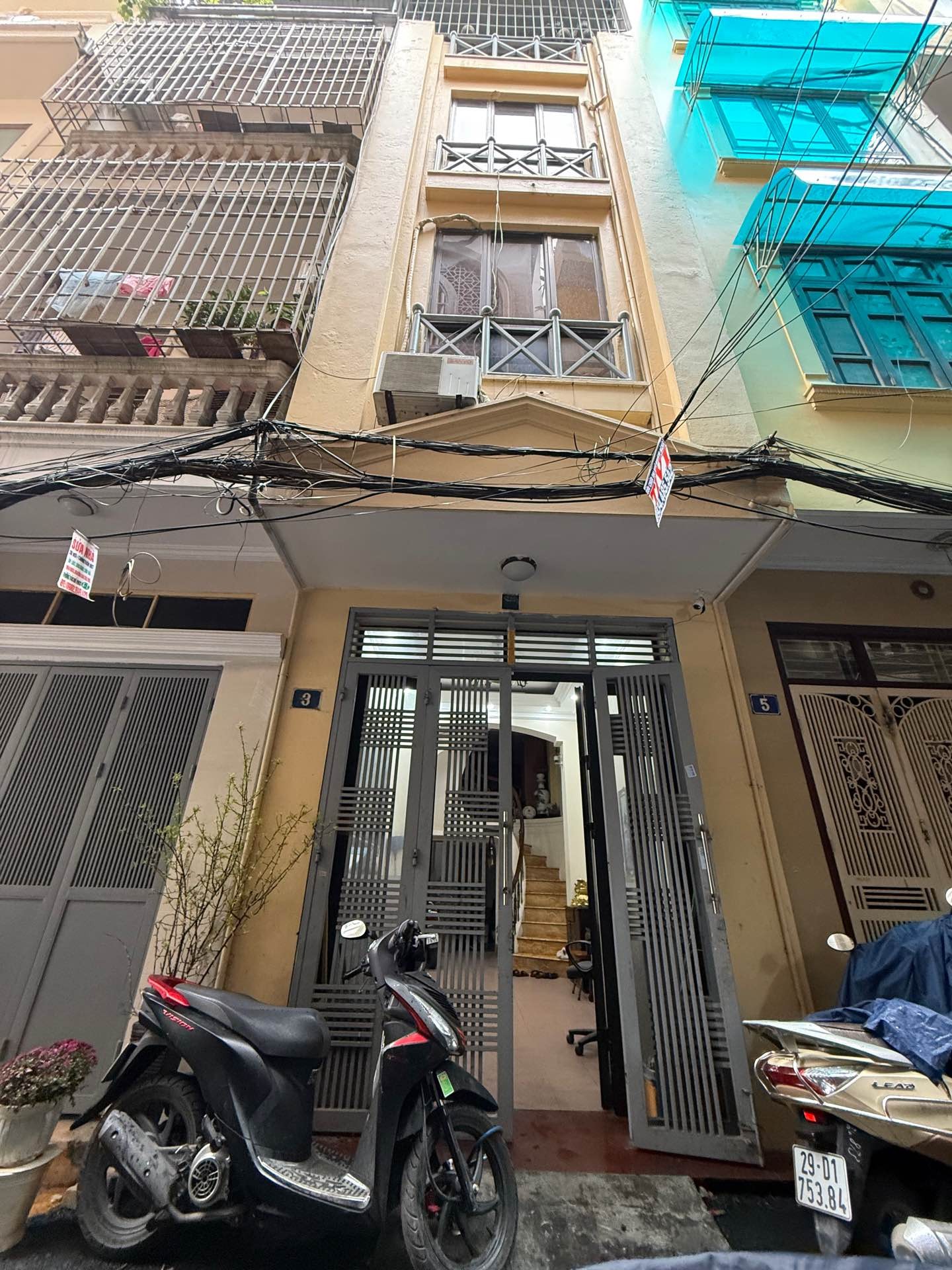 Bán nhà Hồng Mai - diện tích 36m2 5 tầng - ô tô đỗ cửa - giá 13,75 tỷ