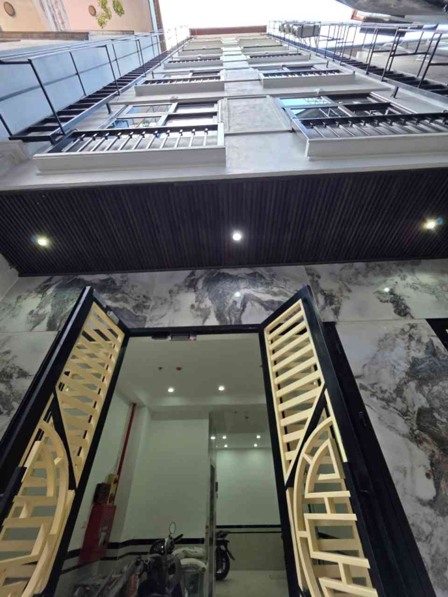 Bán nhà Tam Trinh - diện tích 53m2 9 tầng - Lô góc - giá 23,6 tỷ