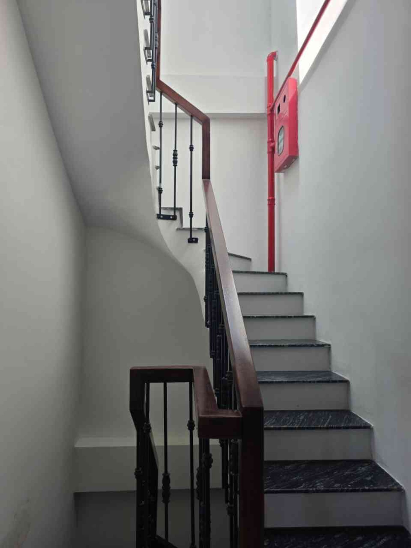 Bán nhà Tam Trinh - diện tích 53m2 9 tầng - Lô góc - giá 23,6 tỷ