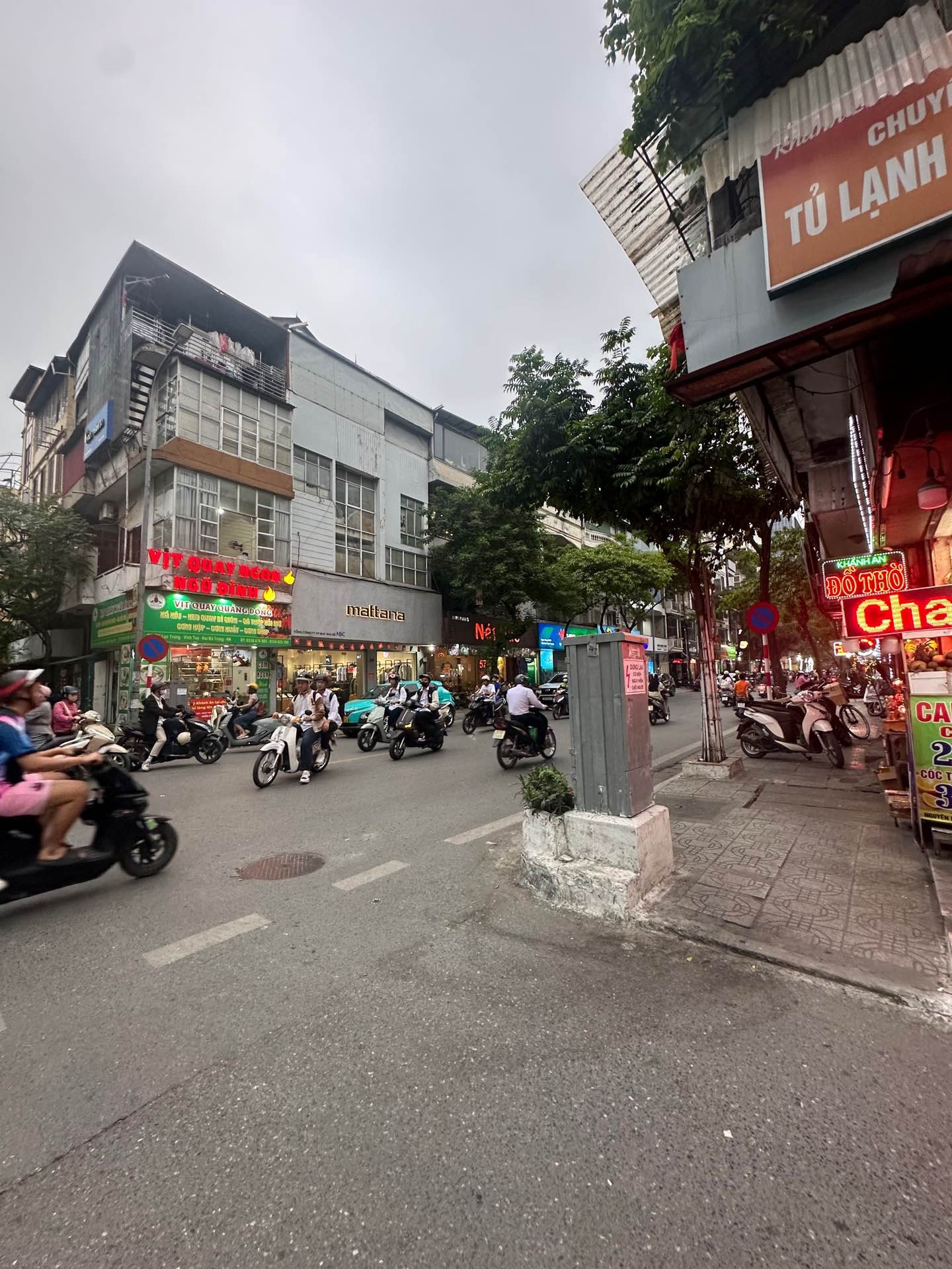 Bán nhà Lạc Trung - diện tích 70m2 3 tầng - Lô góc 3 mặt thoáng - giá 43,8 tỷ