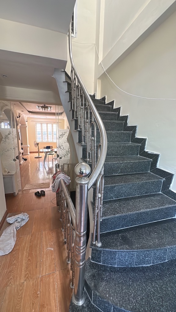 Bán nhà Mai Động - diện tích 82m2 3 tầng - Ô TÔ LÙI CỬA - giá 8,2 tỷ