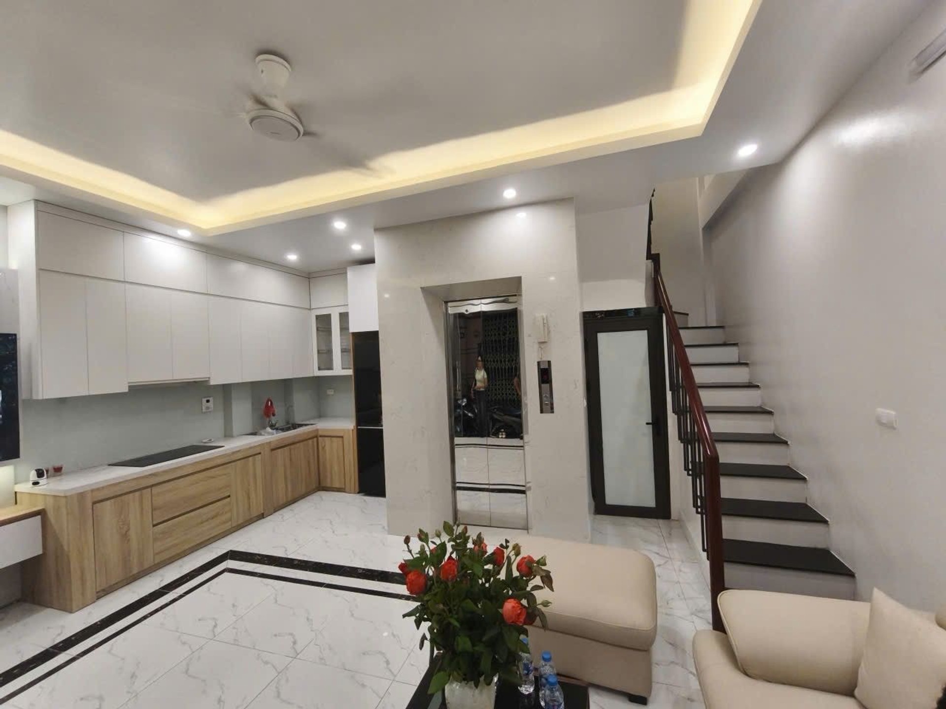 Bán nhà Trương Định - diện tích 33m2 5 tầng - thang máy - giá 9,8 tỷ