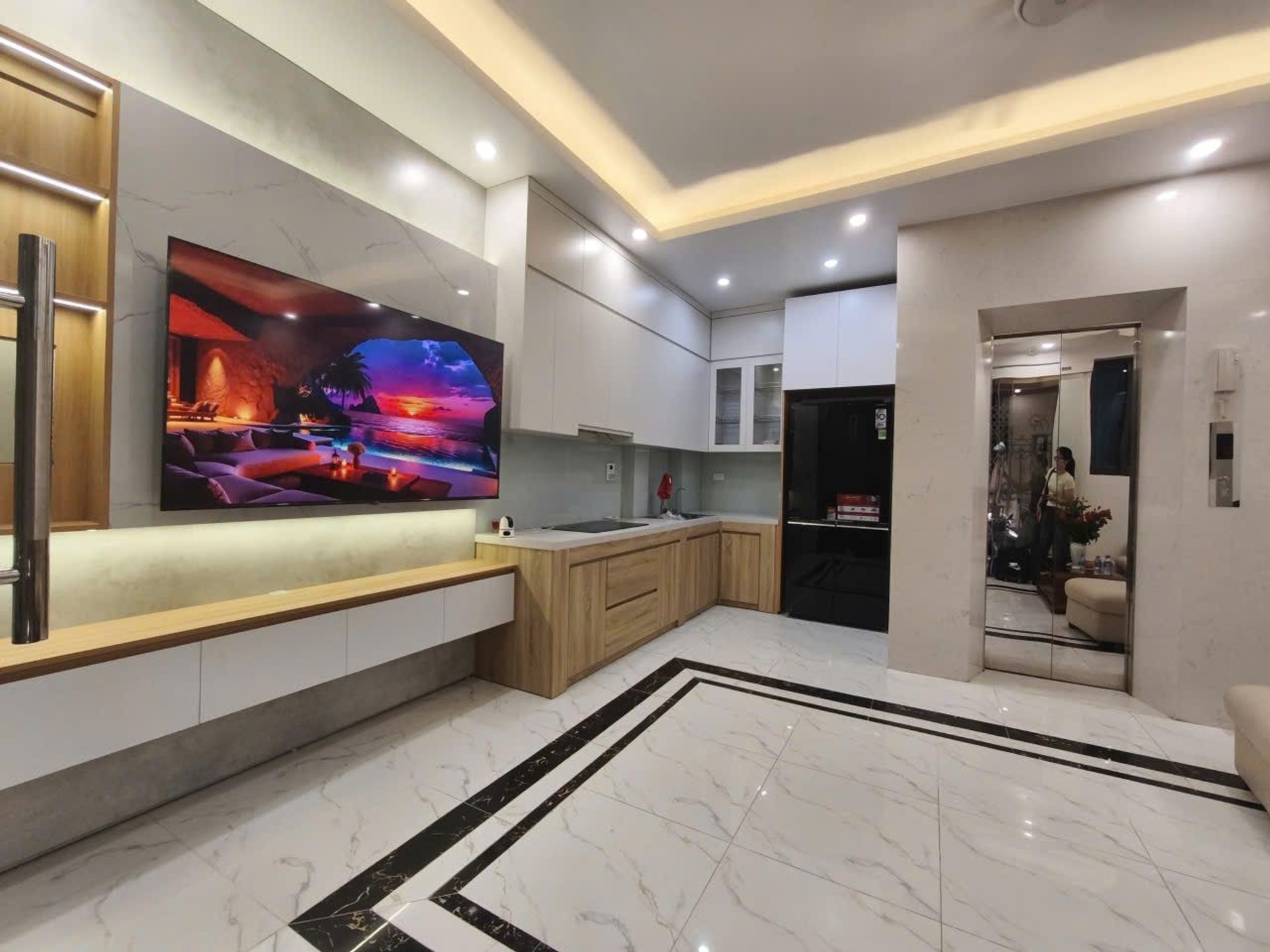 Bán nhà Trương Định - diện tích 33m2 5 tầng - thang máy - giá 9,8 tỷ
