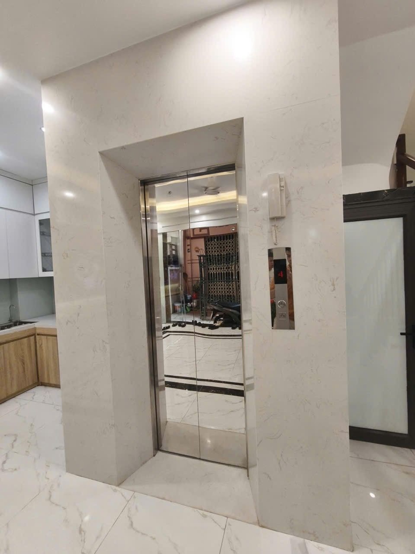 Bán nhà Trương Định - diện tích 33m2 5 tầng - thang máy - giá 9,8 tỷ
