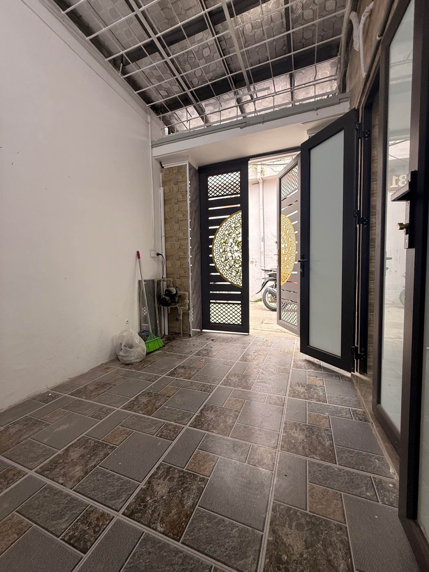 Bán nhà Mai Động - diện tích 32m2 1 tầng - Ngõ thông - giá 3,6 tỷ