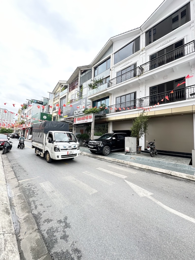 Bán nhà Thịnh Liệt - diện tích 88m2 4 tầng - Ô tô đỗ cửa - giá 20,8 tỷ