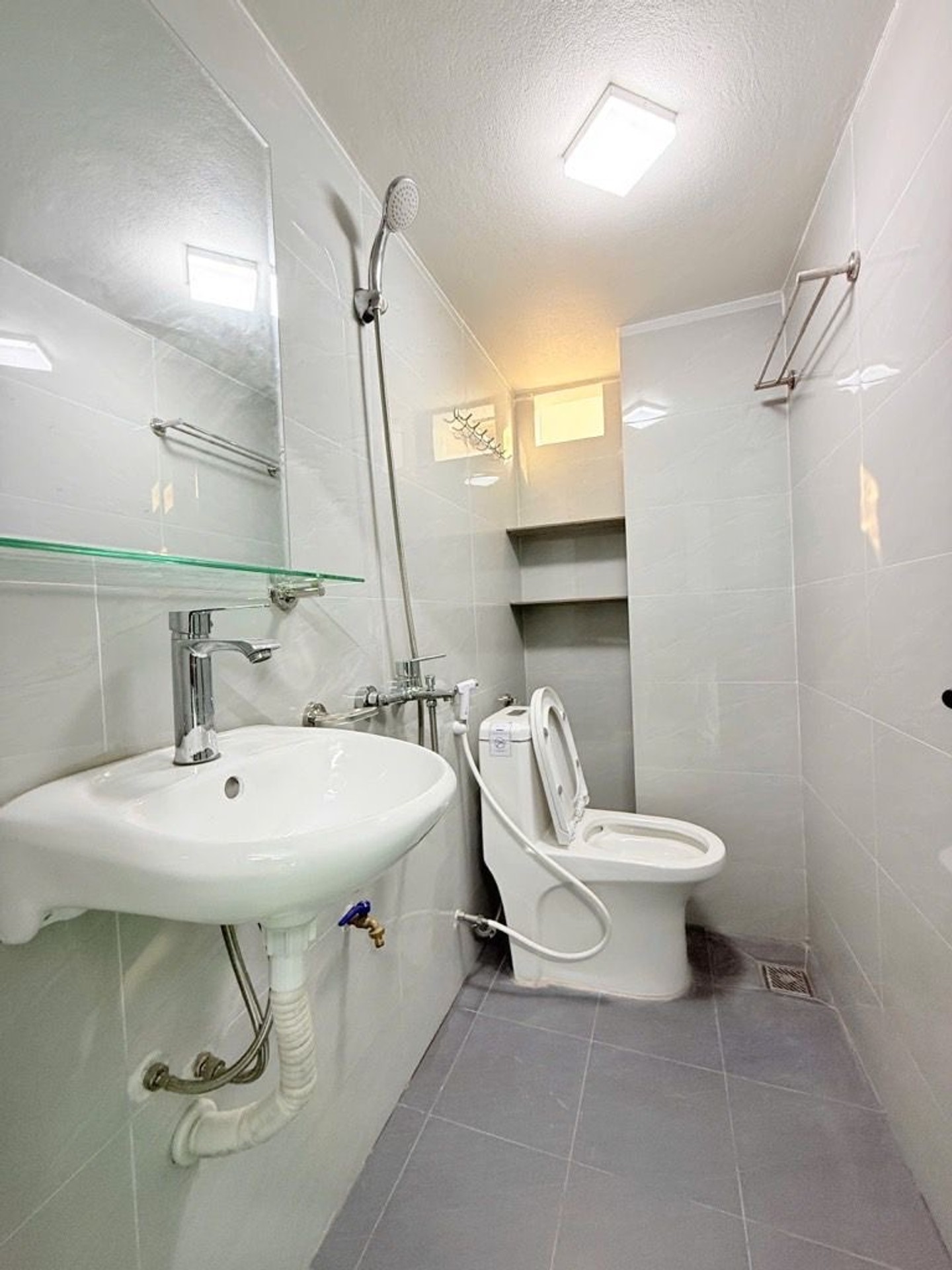 Bán nhà Nguyễn Khoái - diện tích 45m2 5 tầng - LÔ GÓC, Ô TÔ TRÁNH, KINH DOANH - giá 12 tỷ