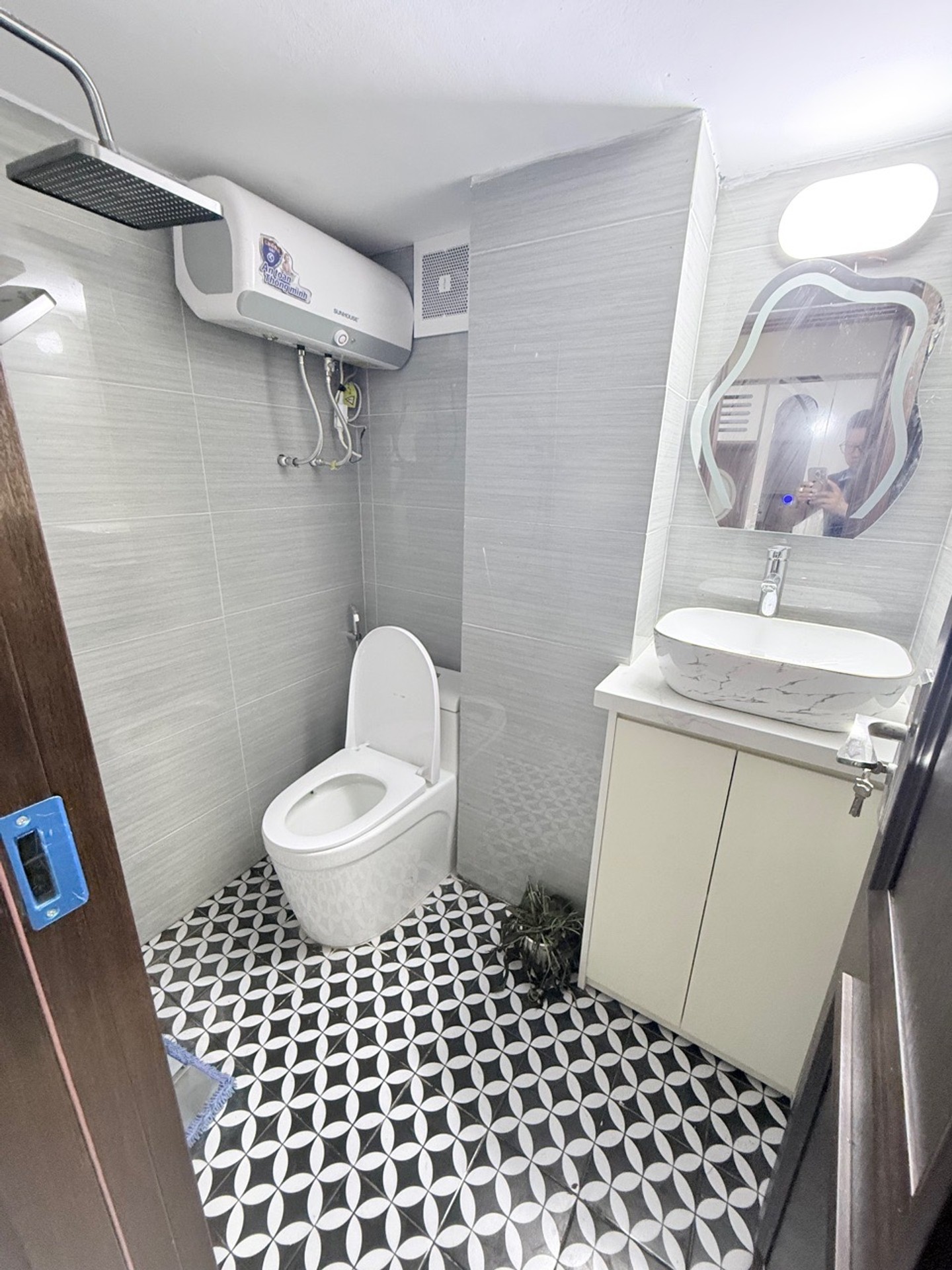 Bán nhà Bạch Mai - diện tích 17m2 5 tầng - Ô tô đỗ cổng - giá 5,68 tỷ