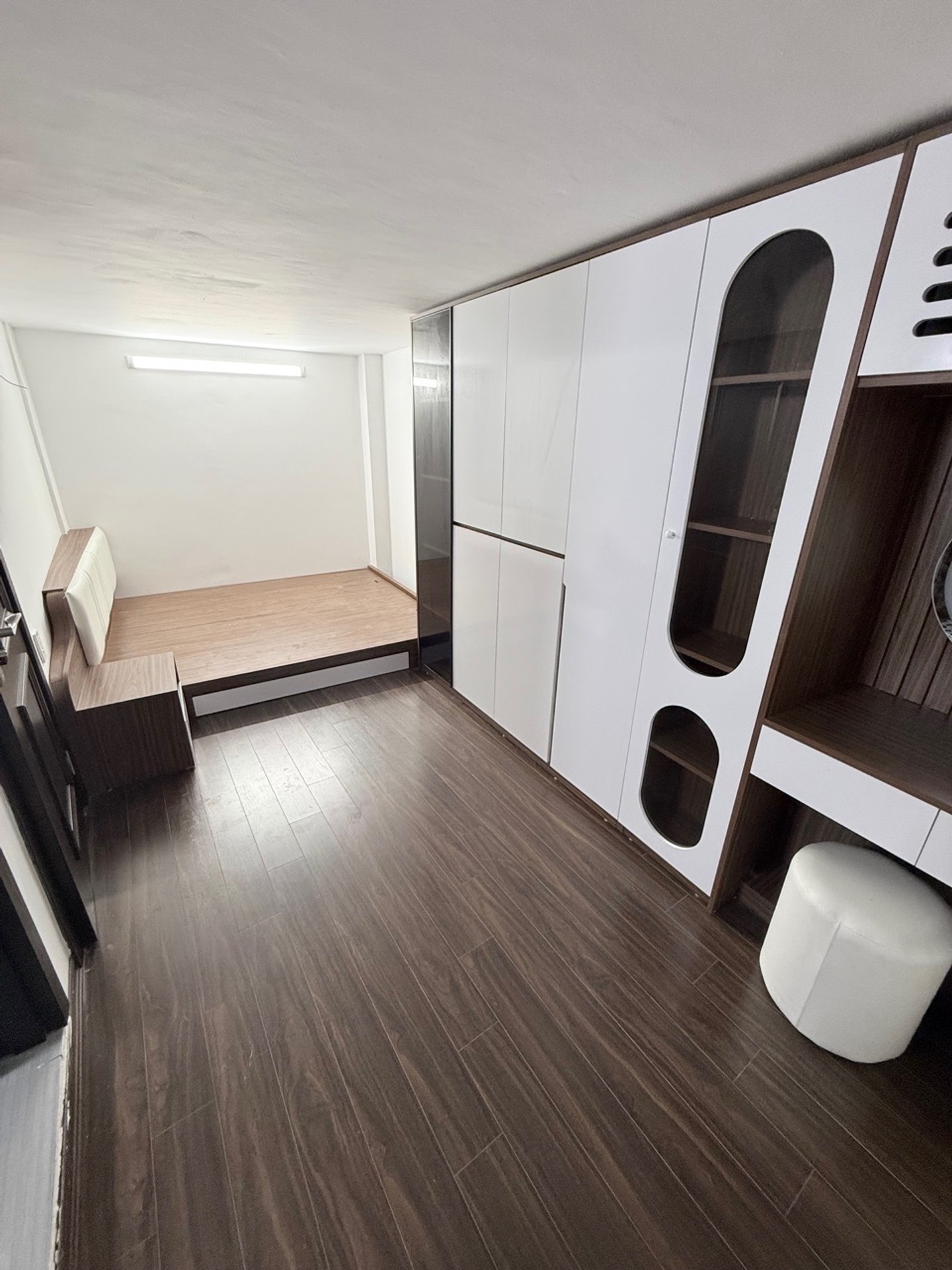 Bán nhà Bạch Mai - diện tích 17m2 5 tầng - Ô tô đỗ cổng - giá 5,68 tỷ