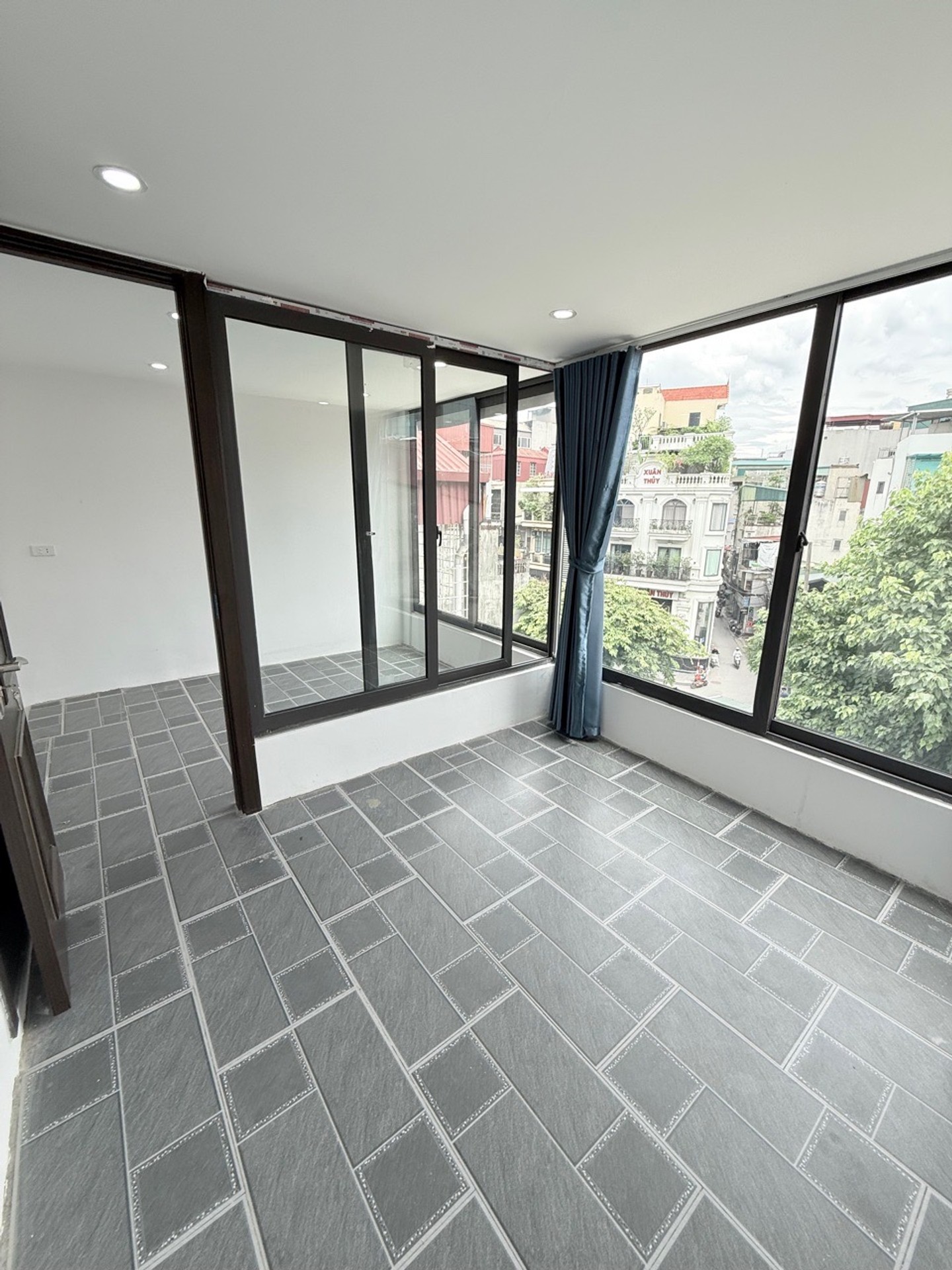 Bán nhà Bạch Mai - diện tích 17m2 5 tầng - Ô tô đỗ cổng - giá 5,68 tỷ