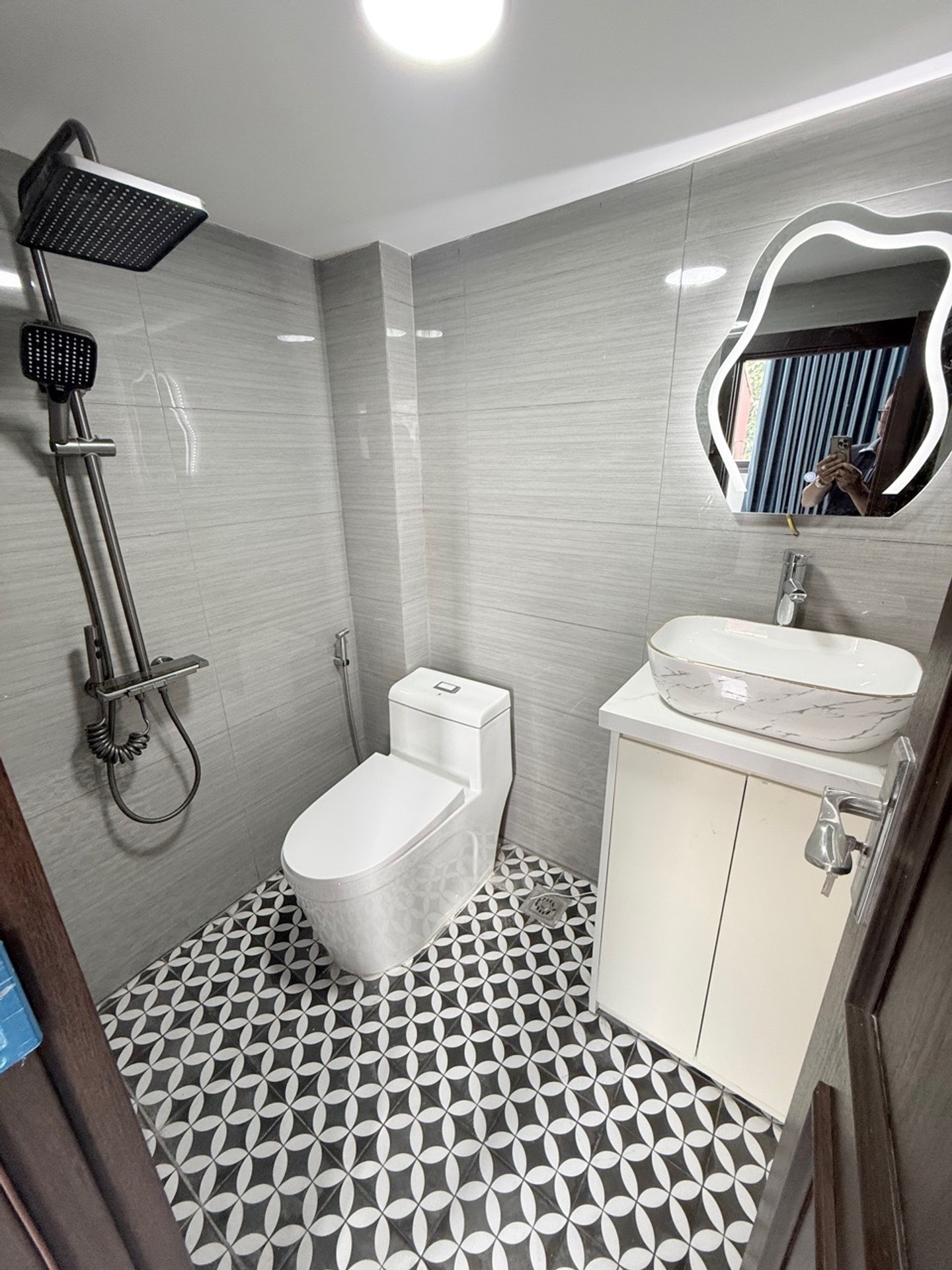 Bán nhà Bạch Mai - diện tích 17m2 5 tầng - Ô tô đỗ cổng - giá 5,68 tỷ