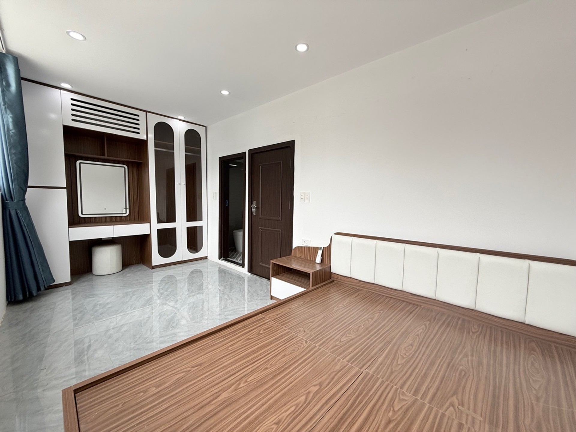 Bán nhà Bạch Mai - diện tích 17m2 5 tầng - Ô tô đỗ cổng - giá 5,68 tỷ