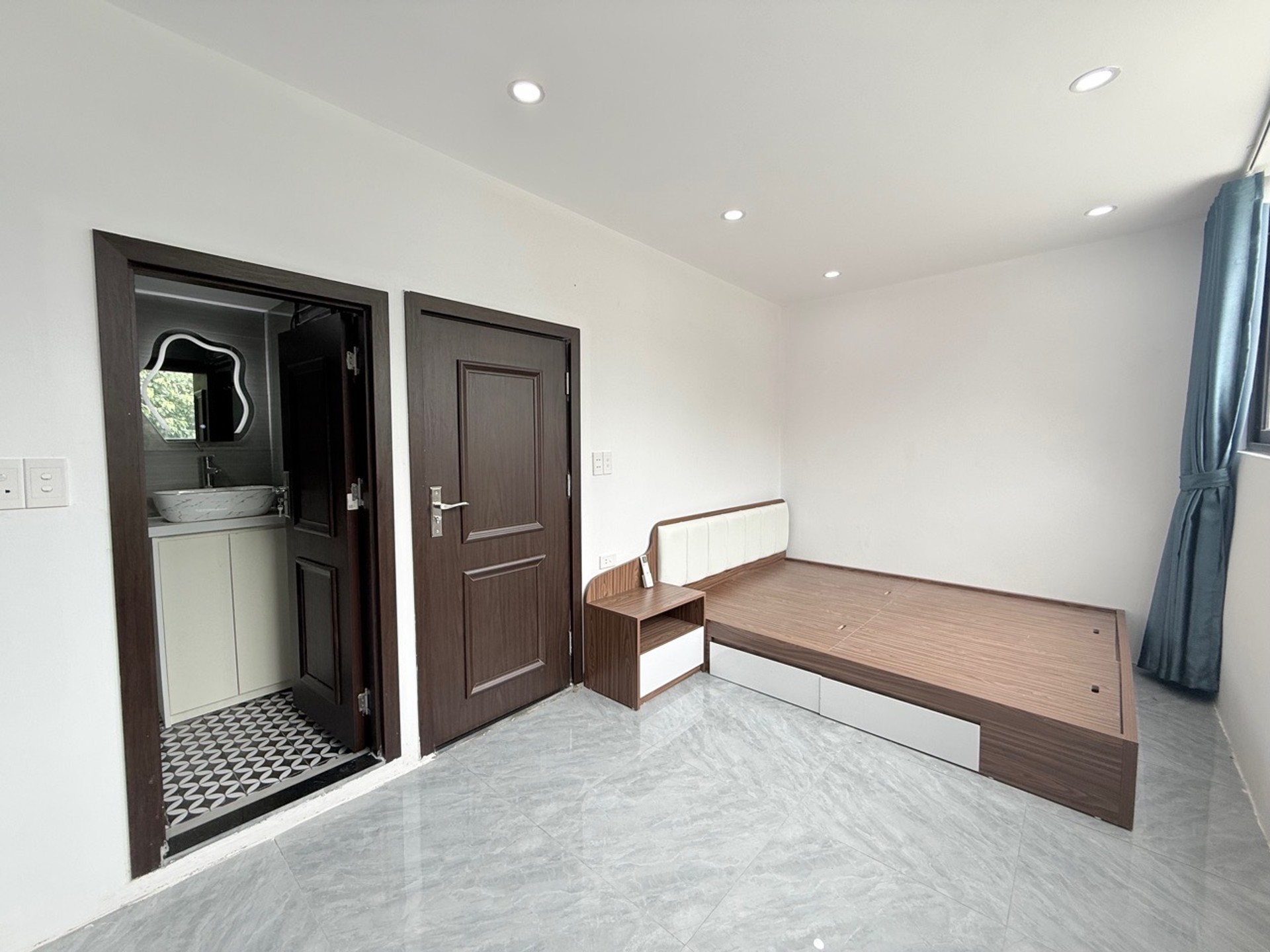 Bán nhà Bạch Mai - diện tích 17m2 5 tầng - Ô tô đỗ cổng - giá 5,68 tỷ