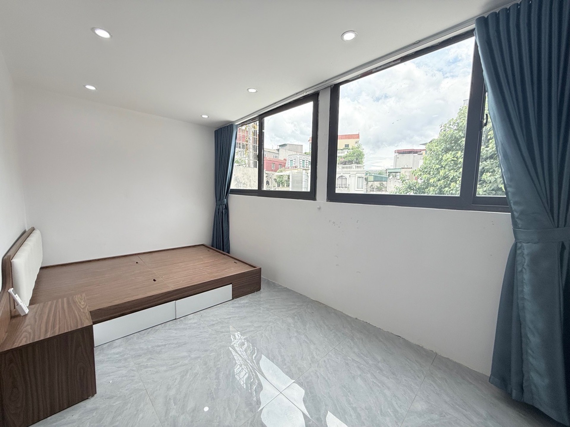 Bán nhà Bạch Mai - diện tích 17m2 5 tầng - Ô tô đỗ cổng - giá 5,68 tỷ