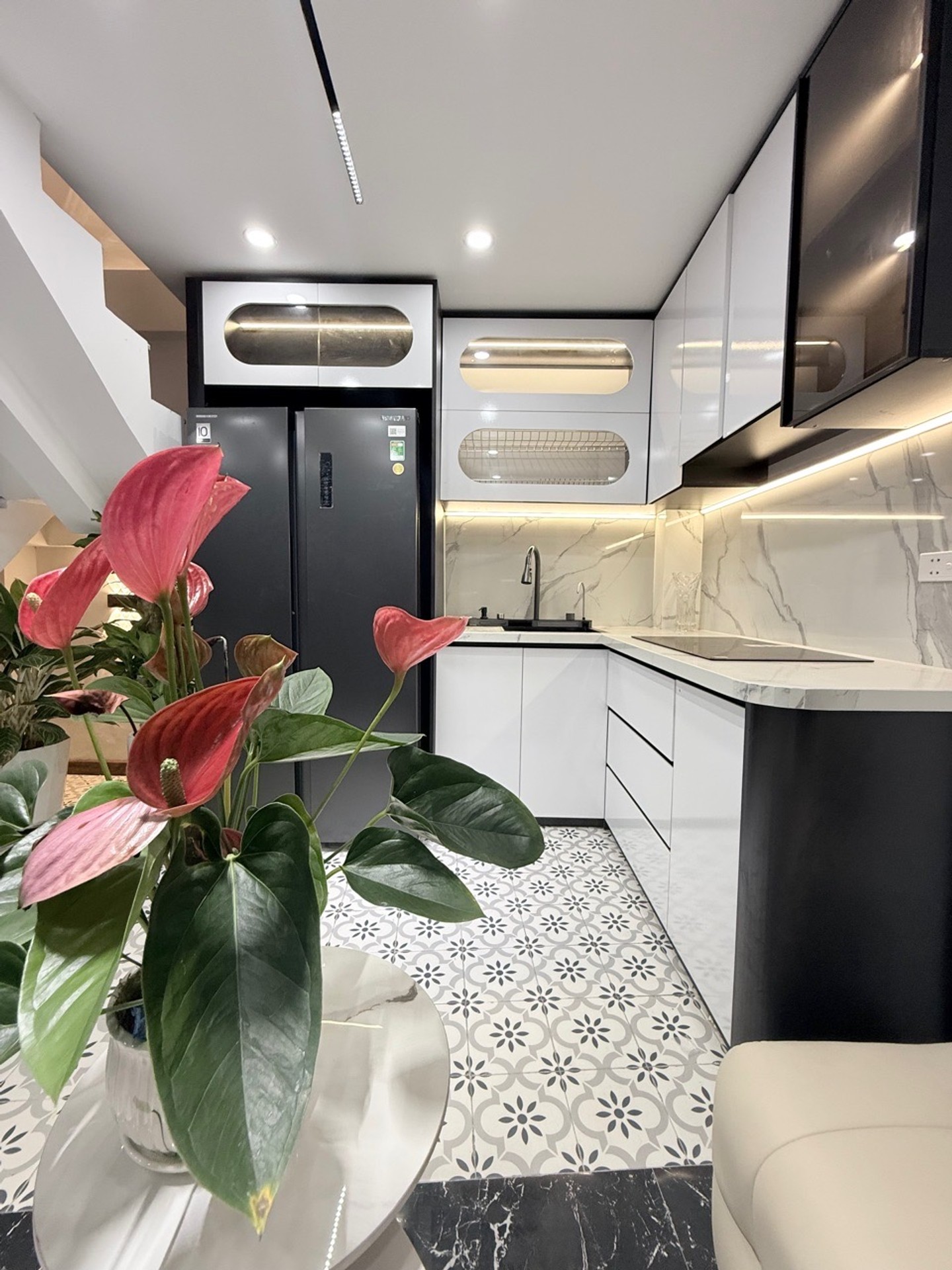 Bán nhà Bạch Mai - diện tích 17m2 5 tầng - Ô tô đỗ cổng - giá 5,68 tỷ