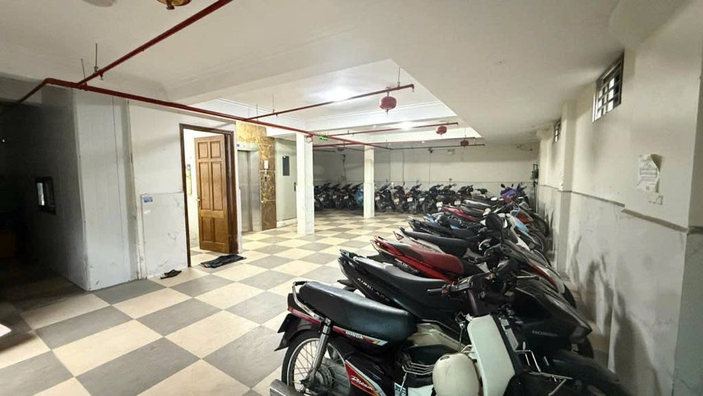 Bán nhà Tân Triều - diện tích 142m2 9 tầng - Hẻm xe máy - giá 43,5 tỷ