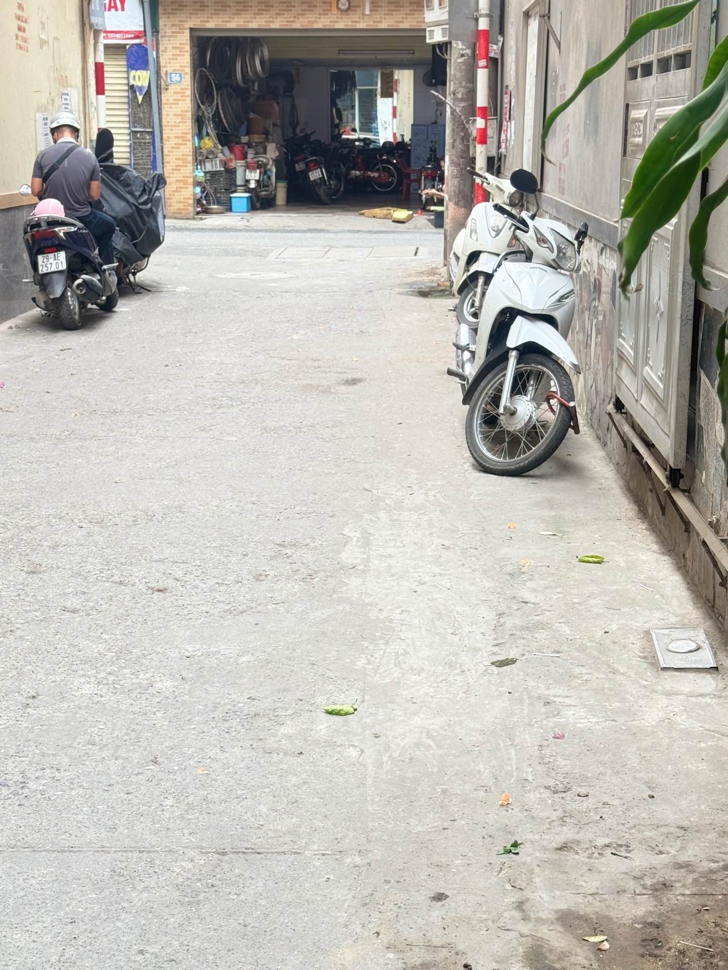 Bán nhà Định Công Thượng - diện tích 42m2 1 tầng - ô tô đỗ cửa - giá 10,5 tỷ