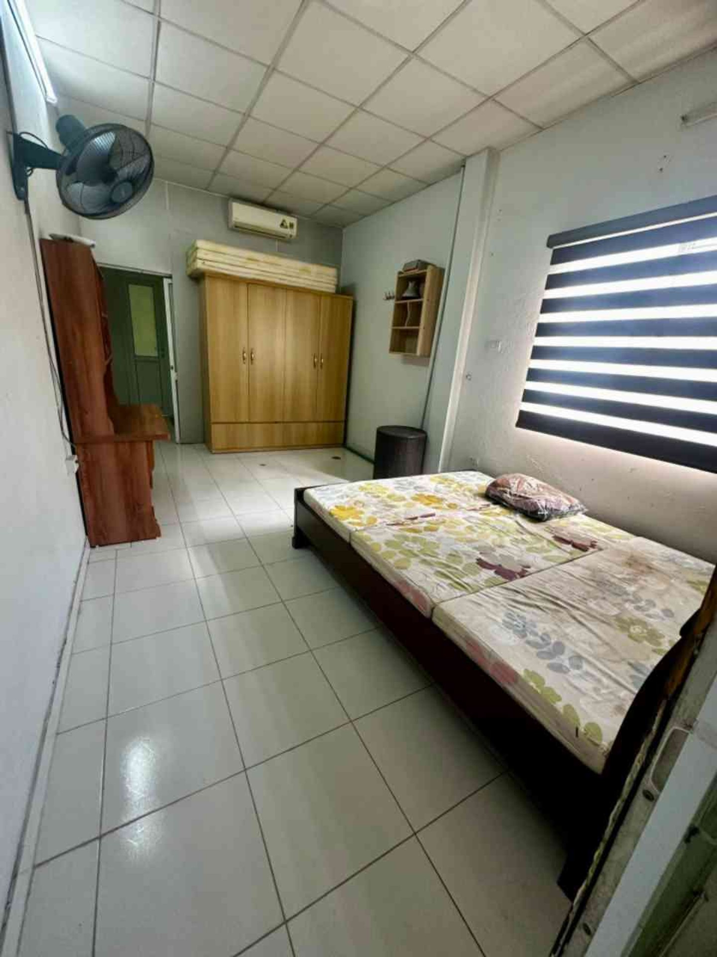 Bán nhà Tân Mai - diện tích 44m2 2 tầng - ô tô đỗ cửa - giá 4,9 tỷ