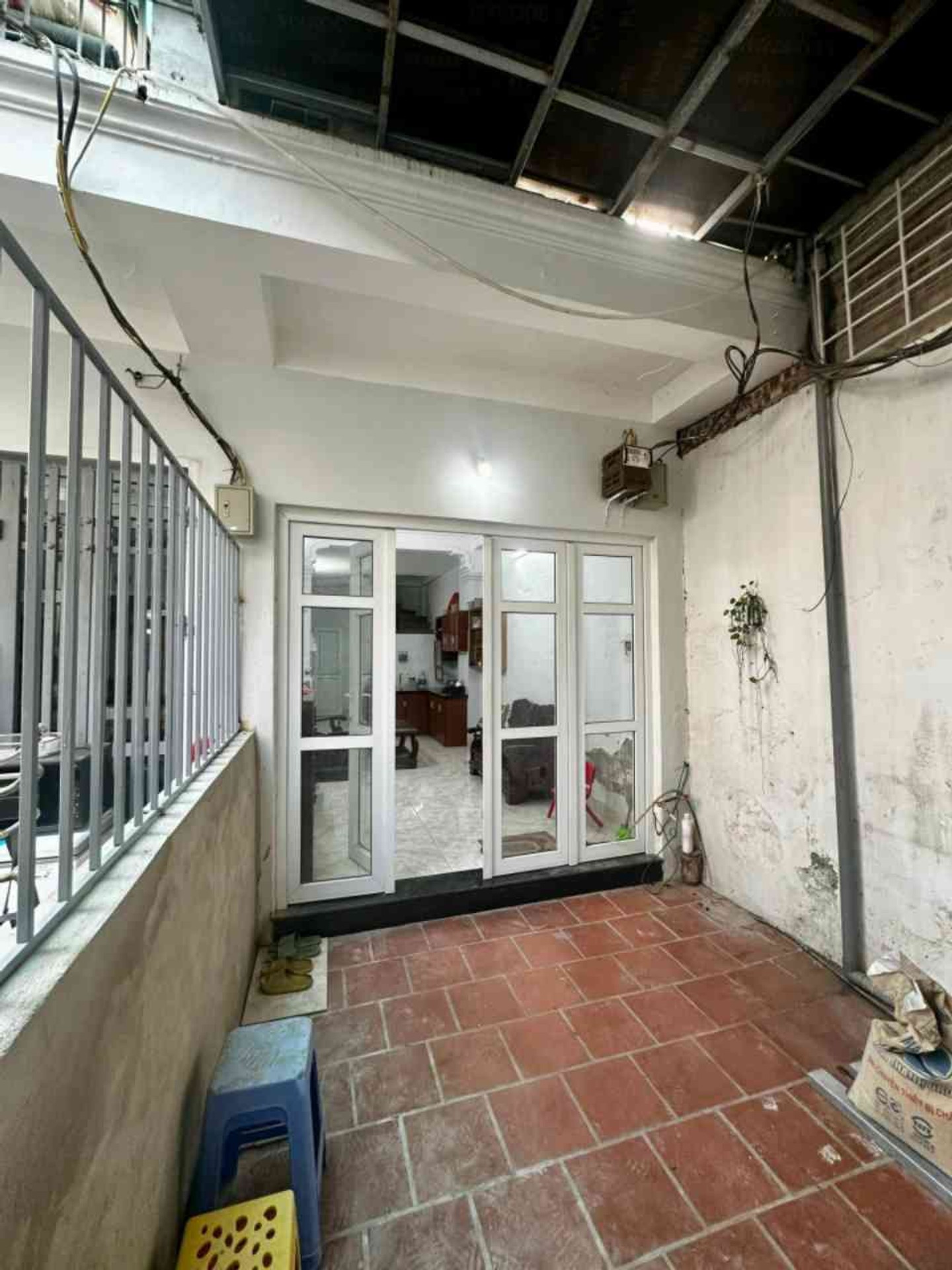 Bán nhà Tân Mai - diện tích 44m2 2 tầng - ô tô đỗ cửa - giá 4,9 tỷ