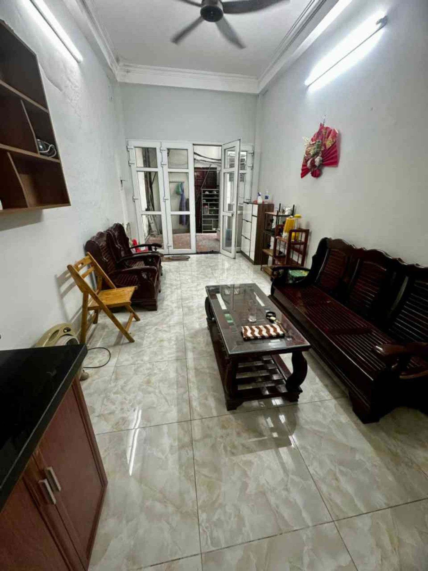 Bán nhà Tân Mai - diện tích 44m2 2 tầng - ô tô đỗ cửa - giá 4,9 tỷ