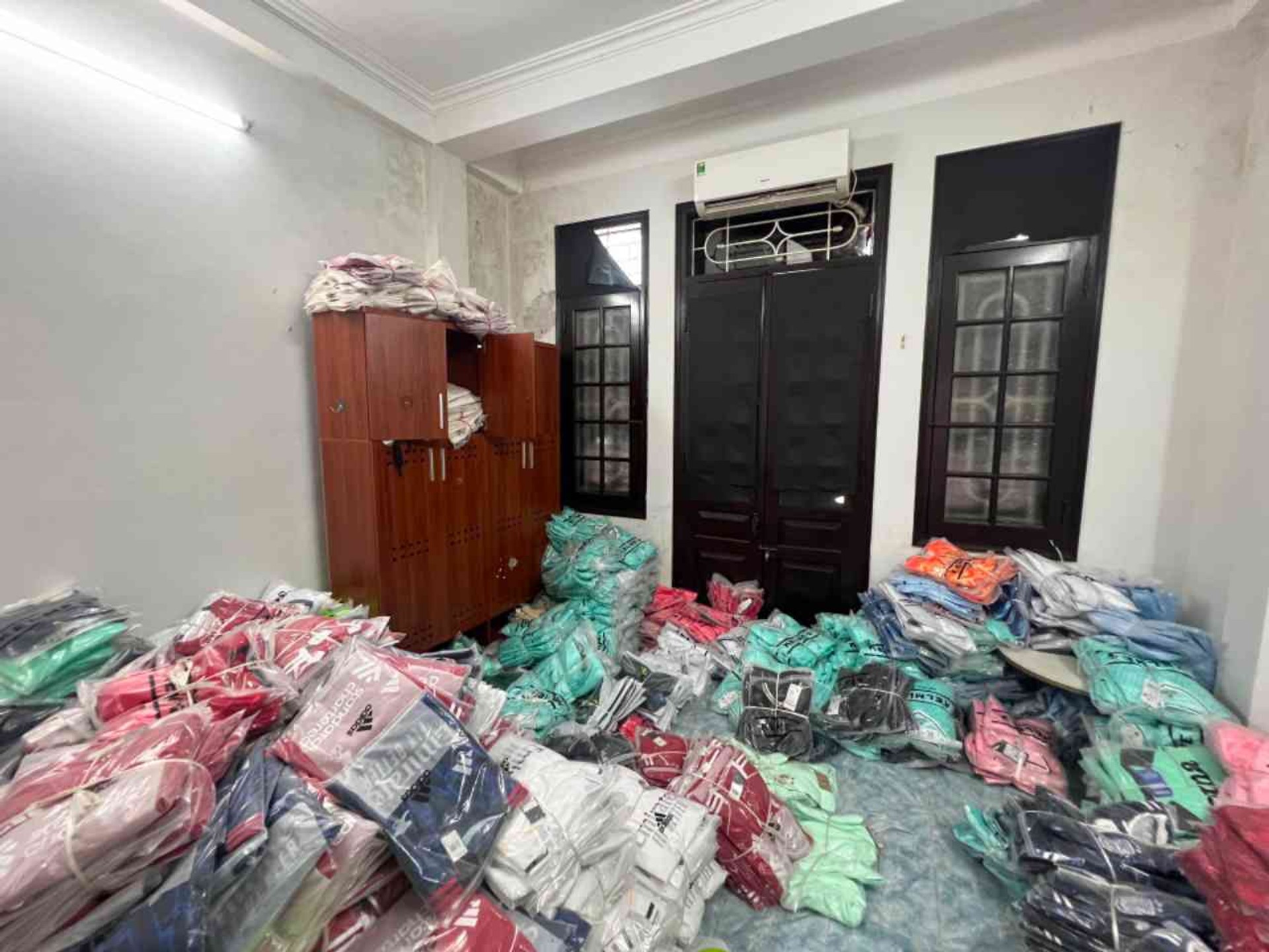 Bán nhà Hoàng Mai - diện tích 27m2 5 tầng - Ngõ thông, kinh doanh nhỏ - giá 6,95 tỷ