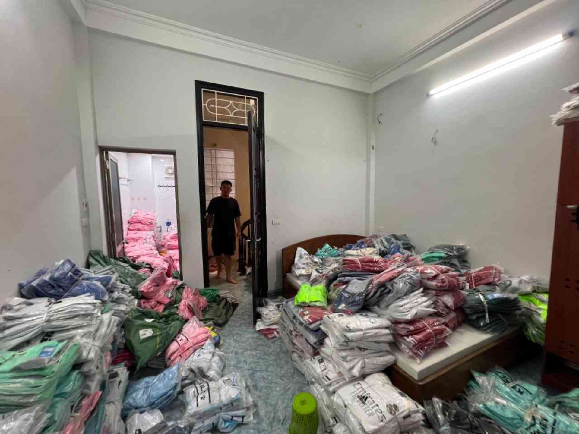Bán nhà Hoàng Mai - diện tích 27m2 5 tầng - Ngõ thông, kinh doanh nhỏ - giá 6,95 tỷ