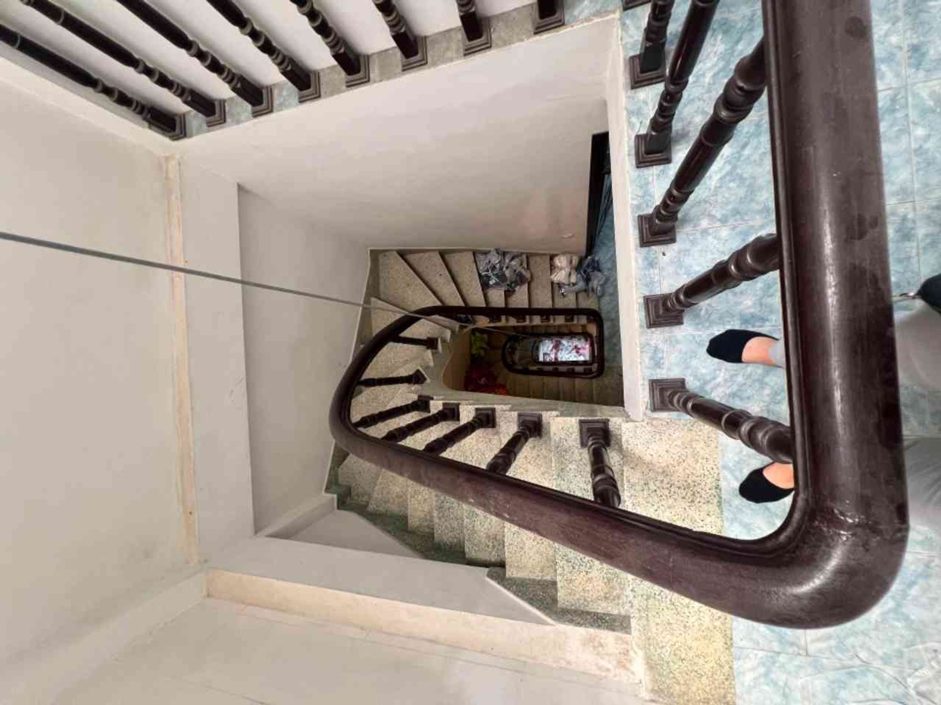 Bán nhà Hoàng Mai - diện tích 27m2 5 tầng - Ngõ thông, kinh doanh nhỏ - giá 6,95 tỷ