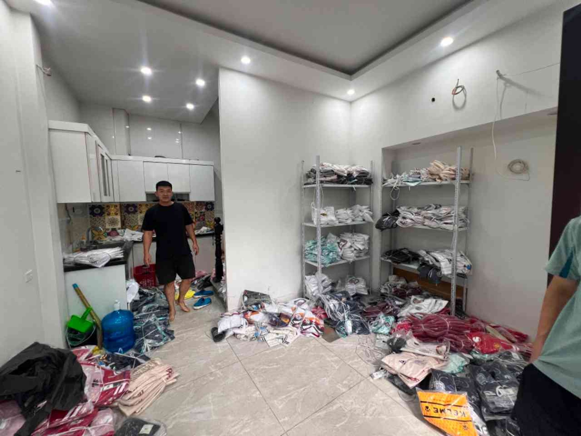 Bán nhà Hoàng Mai - diện tích 27m2 5 tầng - Ngõ thông, kinh doanh nhỏ - giá 6,95 tỷ