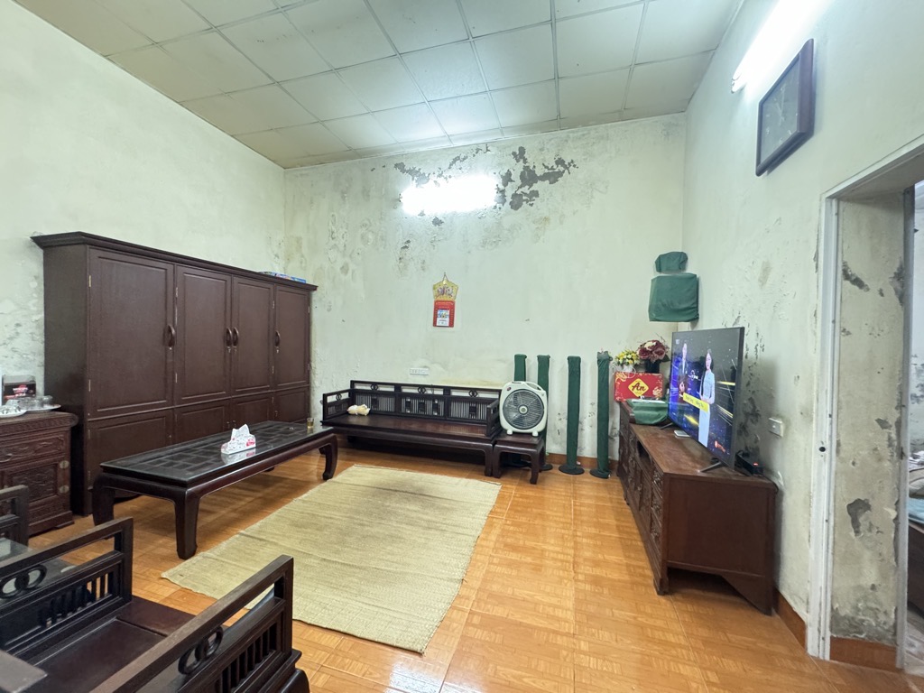 Bán nhà Giải Phóng - diện tích 131m2 1 tầng - ô tô nhỏ qua nhà - giá 10,6 tỷ