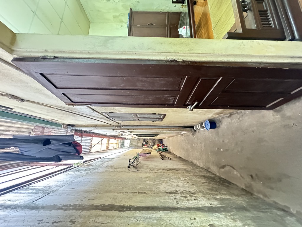 Bán nhà Giải Phóng - diện tích 131m2 1 tầng - ô tô nhỏ qua nhà - giá 10,6 tỷ