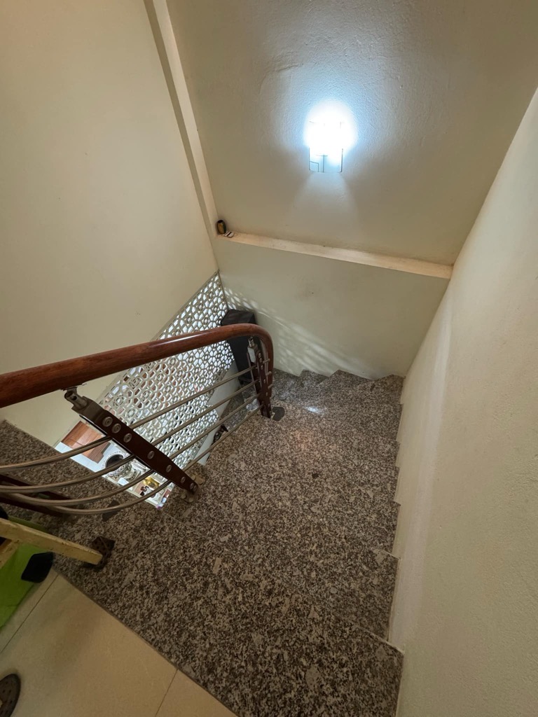 Bán nhà Đông Thiên - diện tích 42m2 2 tầng - ô tô đỗ cửa - giá 3,3 tỷ