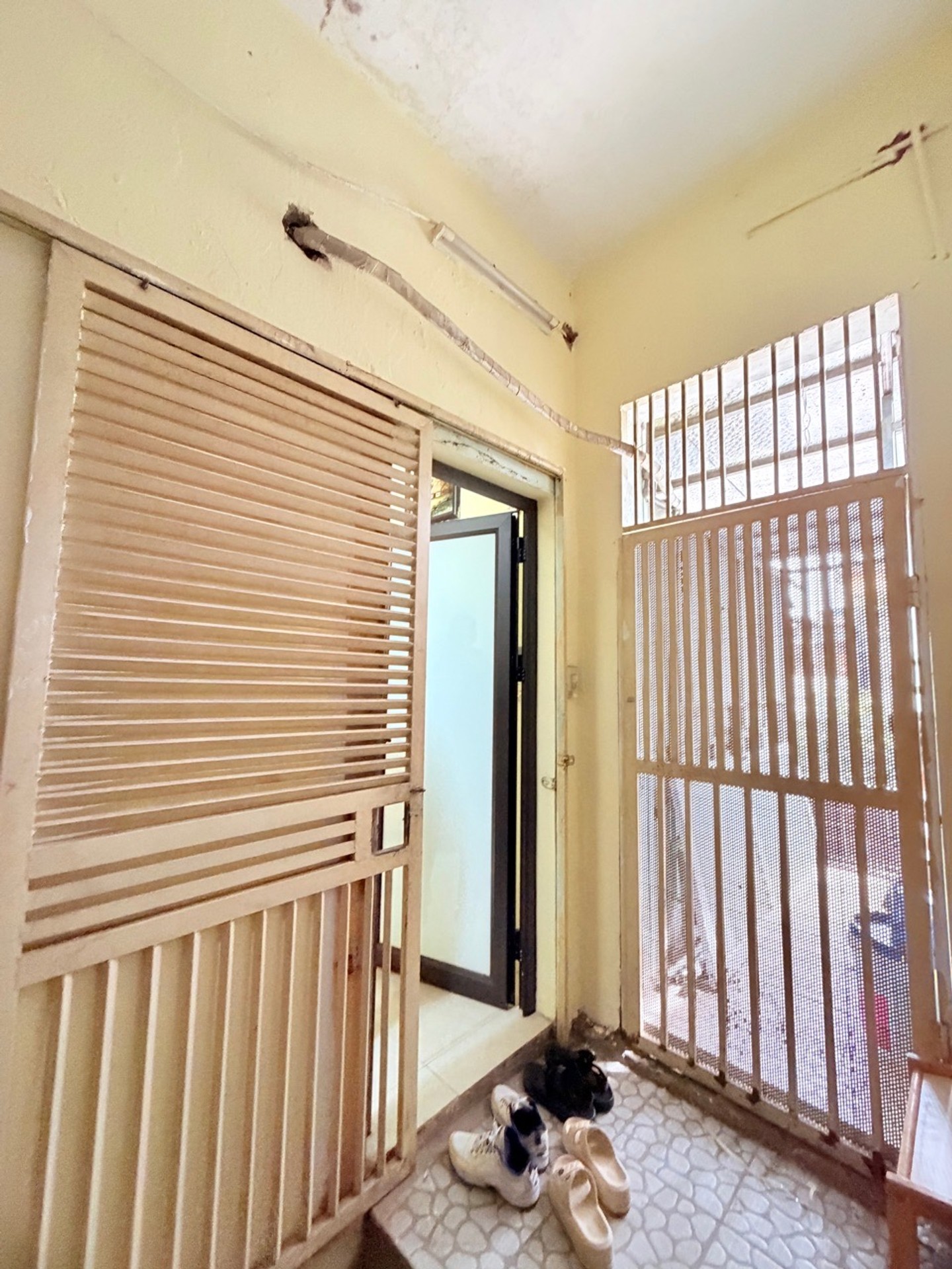 Bán nhà Nguyễn Trãi - diện tích 36m2 1 tầng - Lô góc - giá 2,1 tỷ