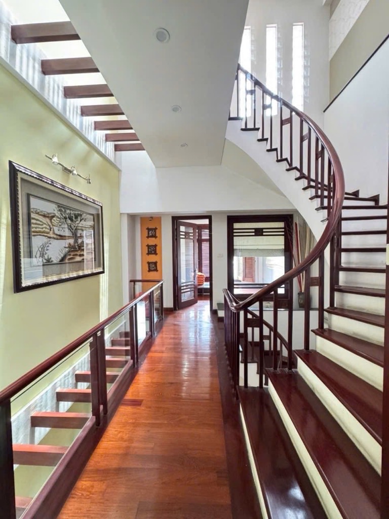 Bán nhà Bà Triệu - diện tích 79m2 5 tầng - Lô góc siêu hiếm - giá 85 tỷ