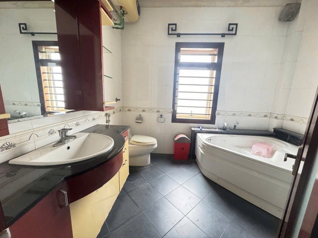 Bán nhà Bà Triệu - diện tích 79m2 5 tầng - Lô góc siêu hiếm - giá 85 tỷ