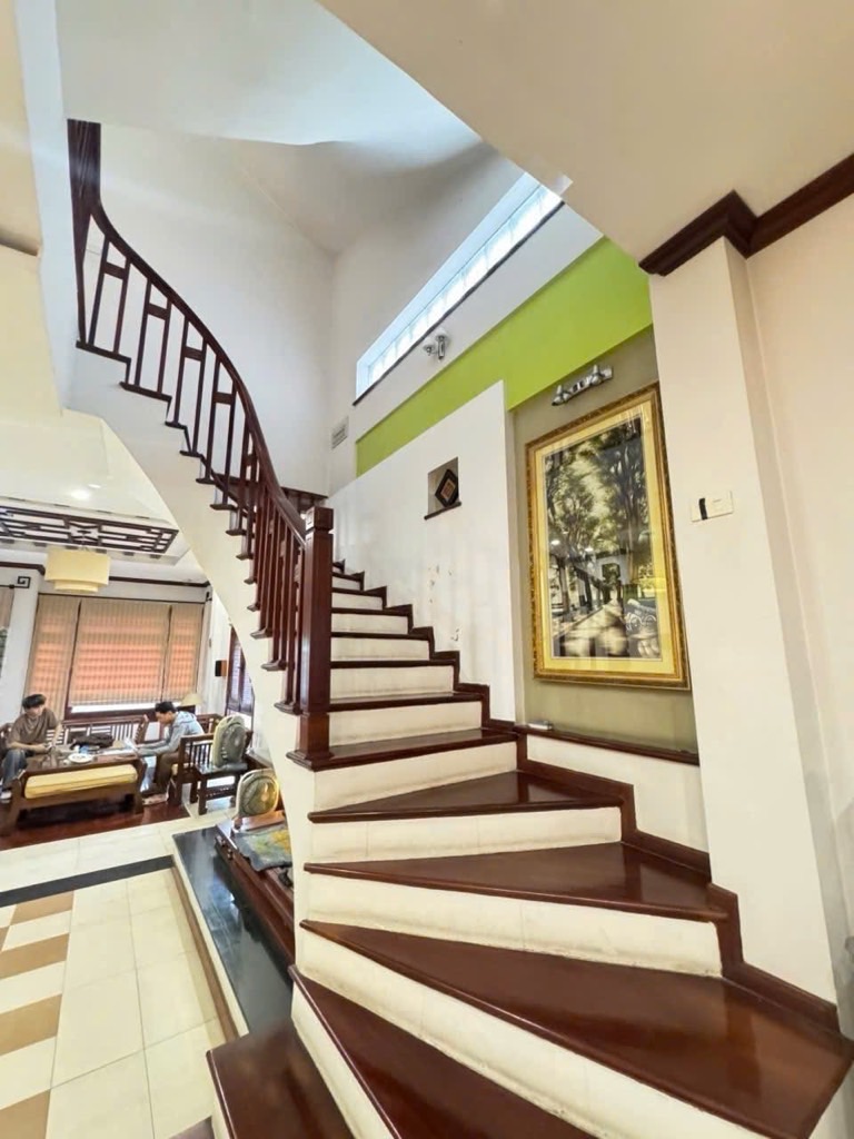 Bán nhà Bà Triệu - diện tích 79m2 5 tầng - Lô góc siêu hiếm - giá 85 tỷ