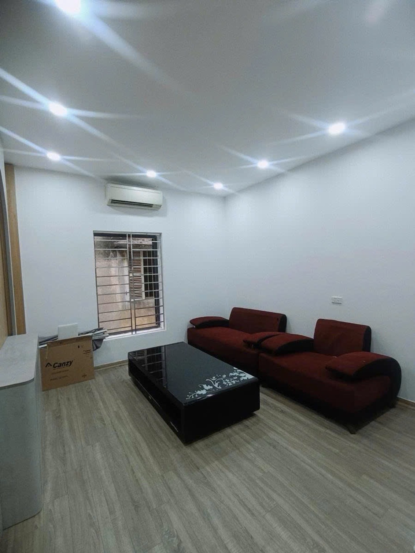 Bán nhà Yên Lạc - diện tích 50m2 2 tầng - nhà đẹp full nội thất - giá 4,6 tỷ