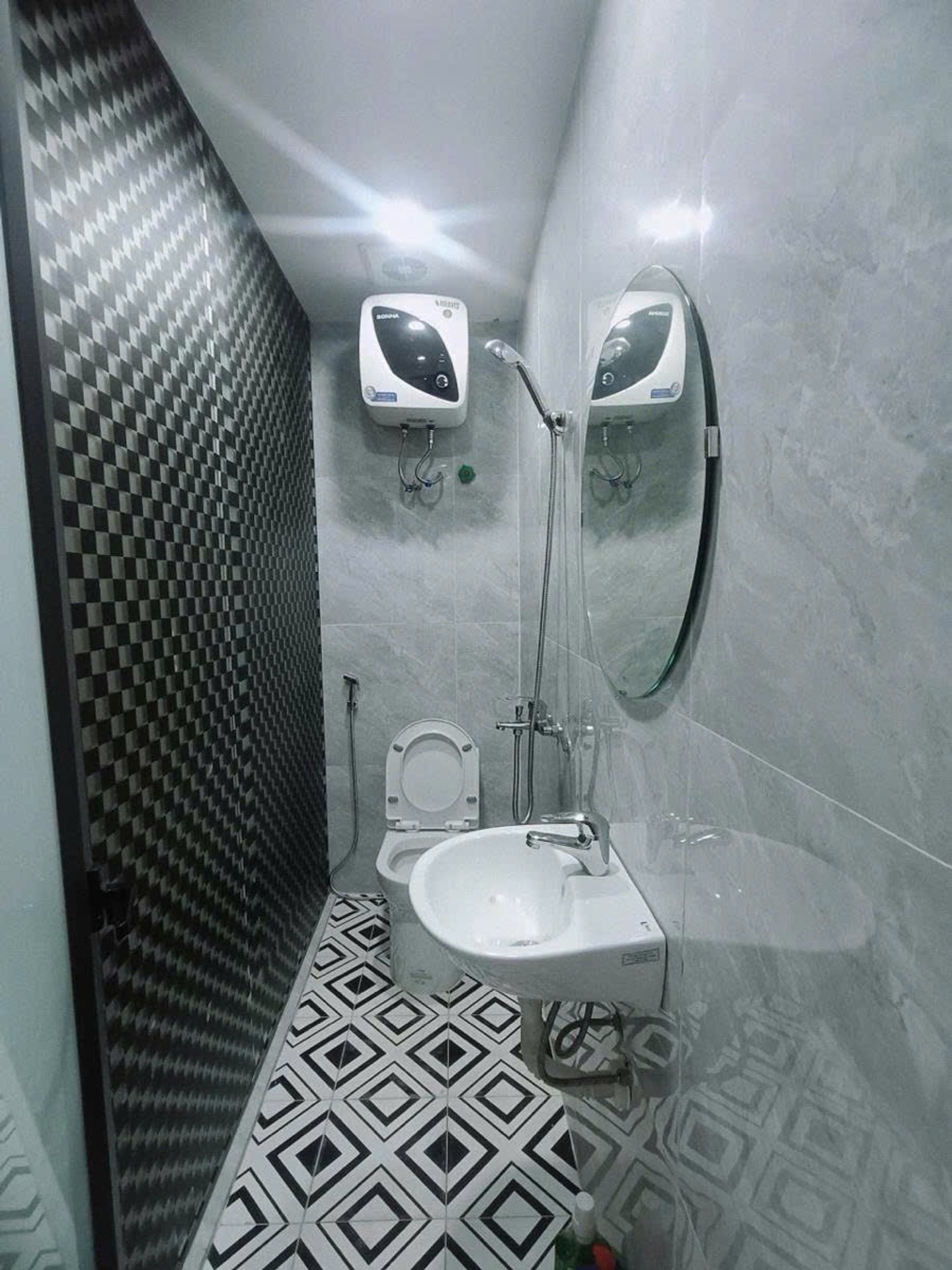 Bán nhà Yên Lạc - diện tích 50m2 2 tầng - nhà đẹp full nội thất - giá 4,6 tỷ