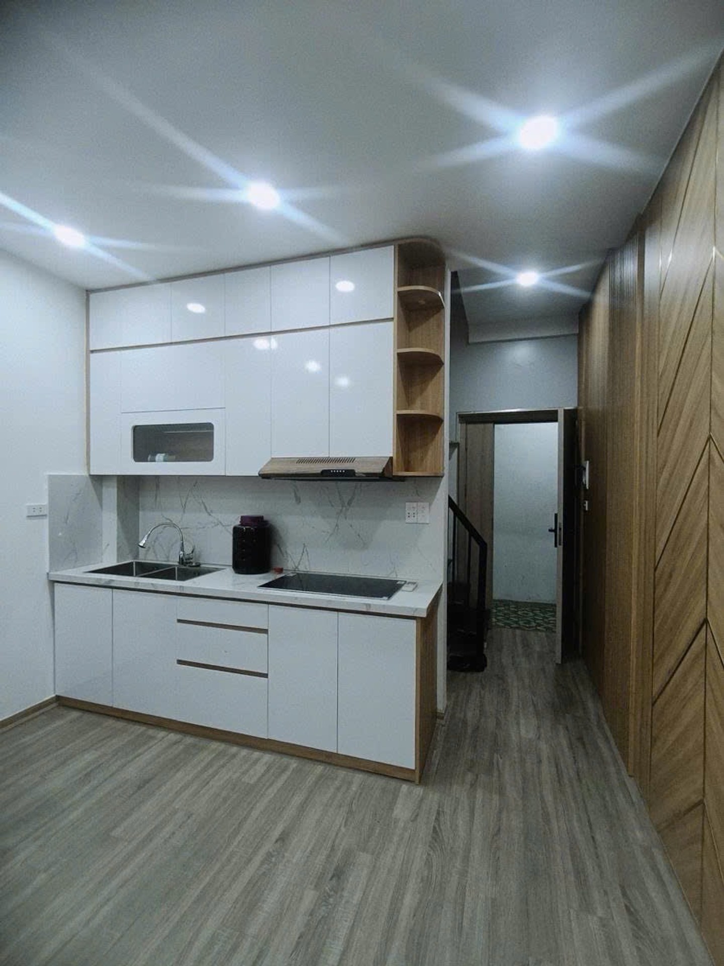 Bán nhà Yên Lạc - diện tích 50m2 2 tầng - nhà đẹp full nội thất - giá 4,6 tỷ