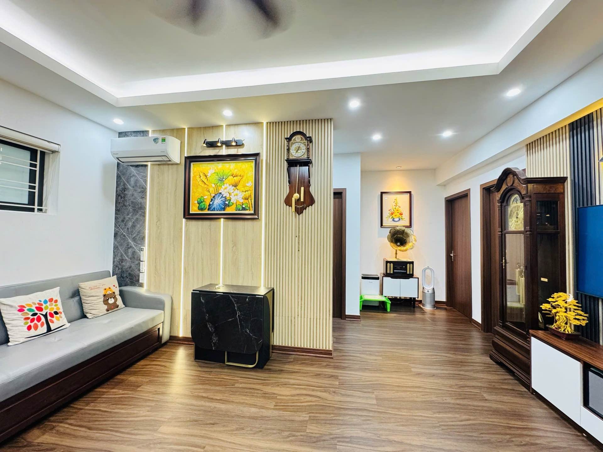 Bán nhà Nơ3 Linh đàm - diện tích 75m2 1 tầng - Ô tô đỗ sảnh - giá 6,26 tỷ