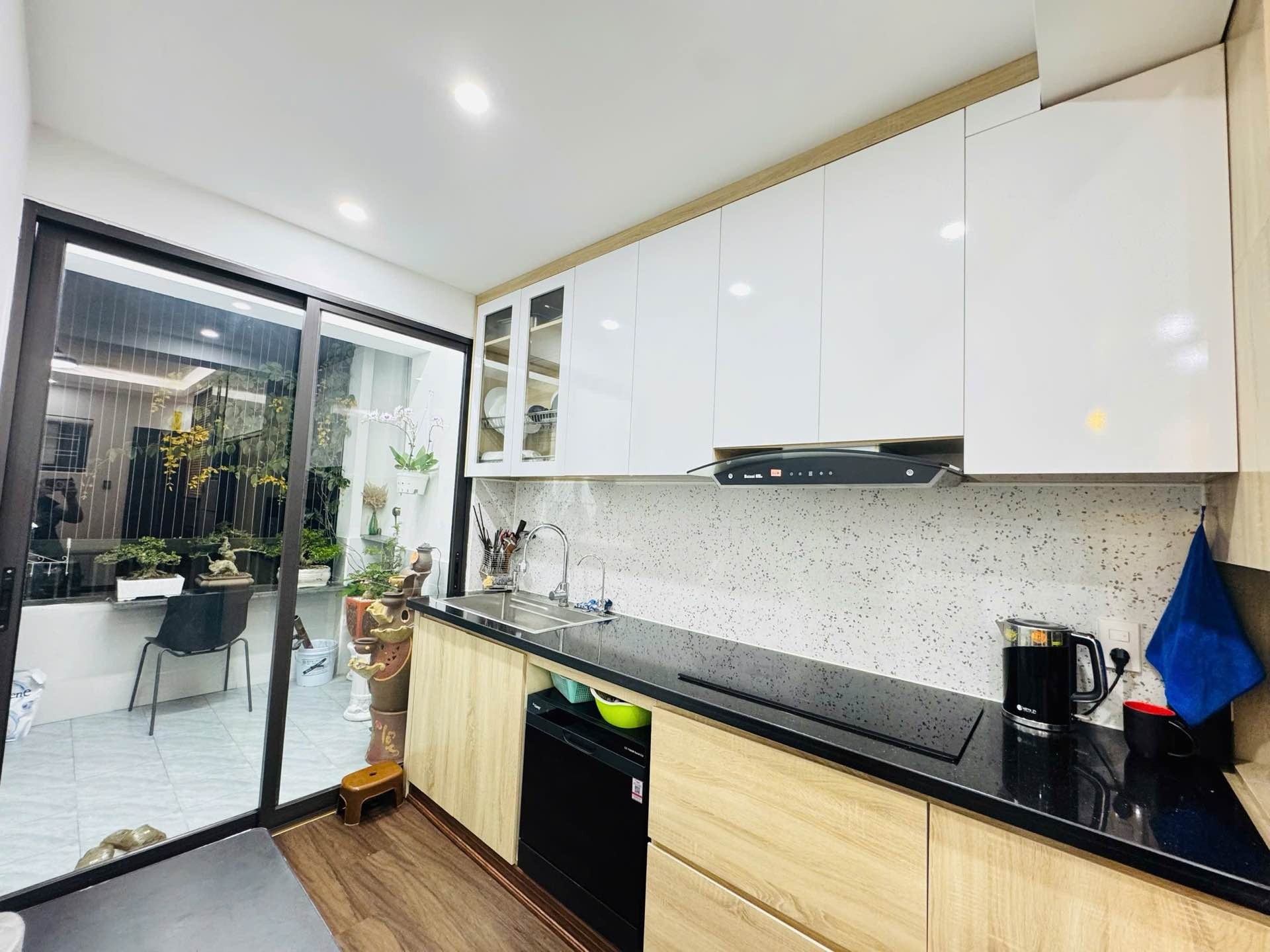 Bán nhà Nơ3 Linh đàm - diện tích 75m2 1 tầng - Ô tô đỗ sảnh - giá 6,26 tỷ