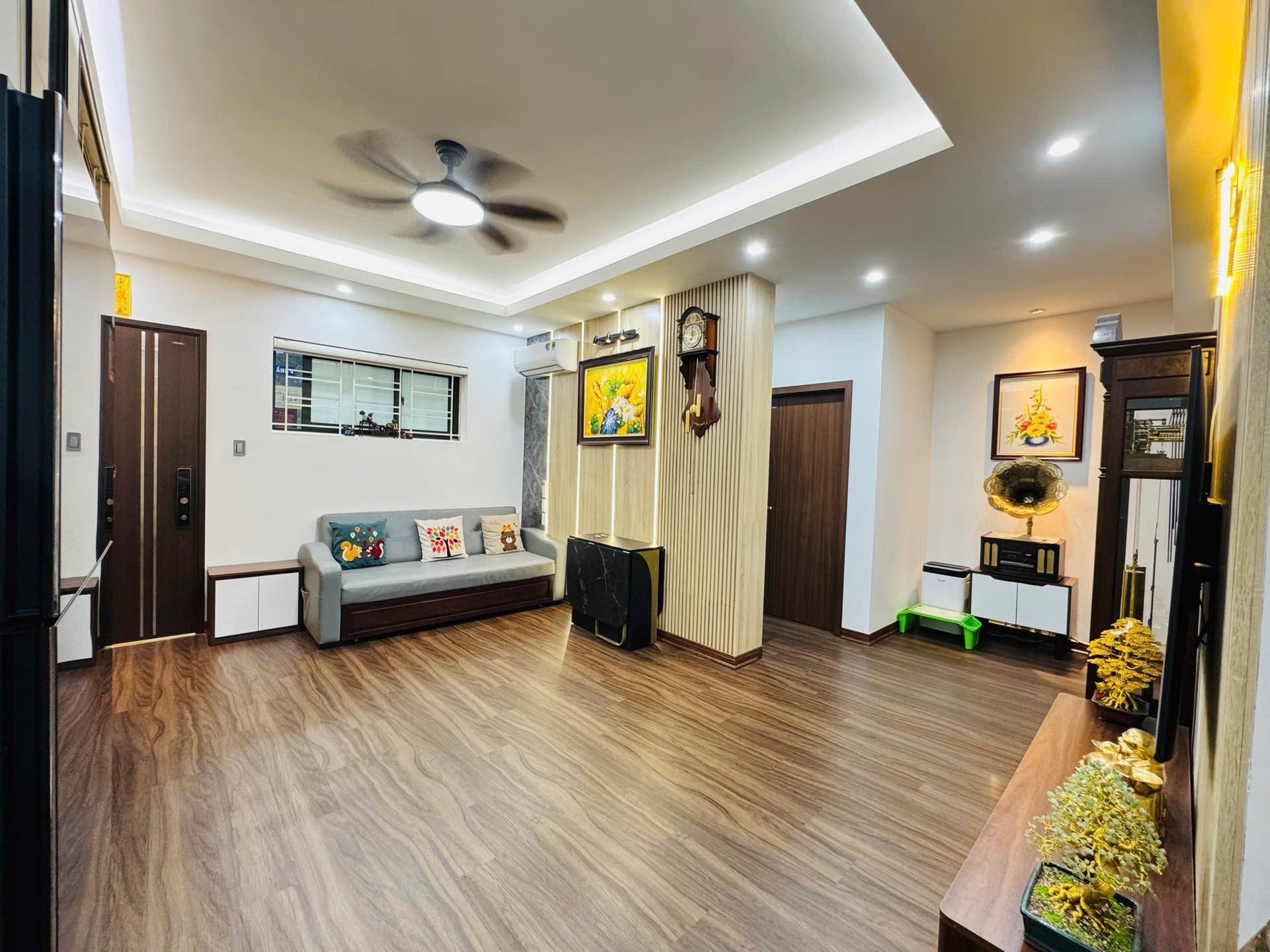 Bán nhà Nơ3 Linh đàm - diện tích 75m2 1 tầng - Ô tô đỗ sảnh - giá 6,26 tỷ