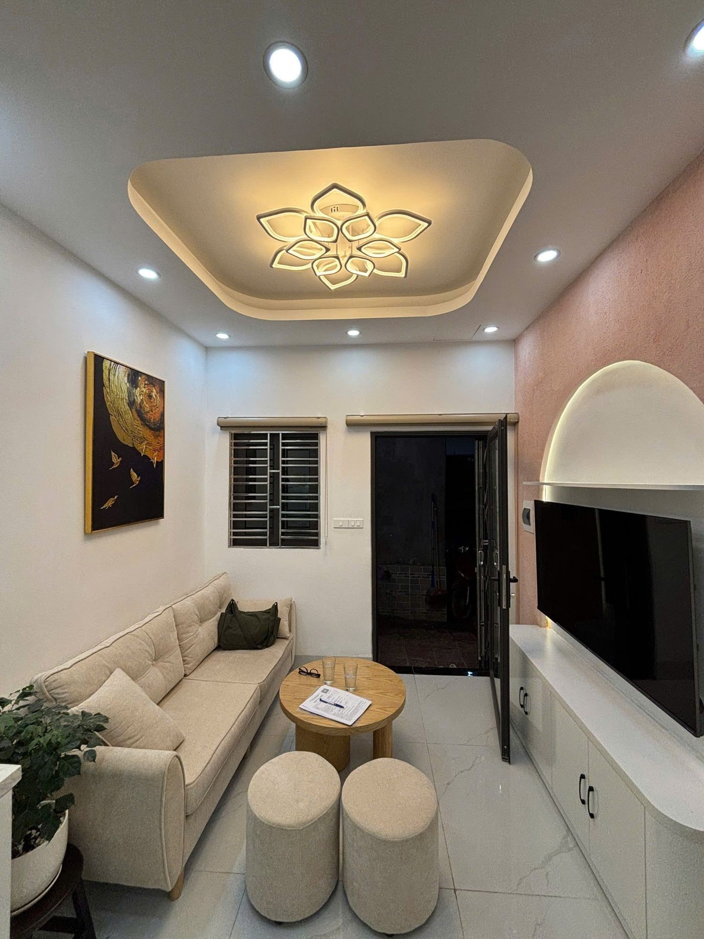Bán nhà Nguyễn Công Trứ - diện tích 12m2 2 tầng - Nhà đẹp long lanh - giá 4,15 tỷ