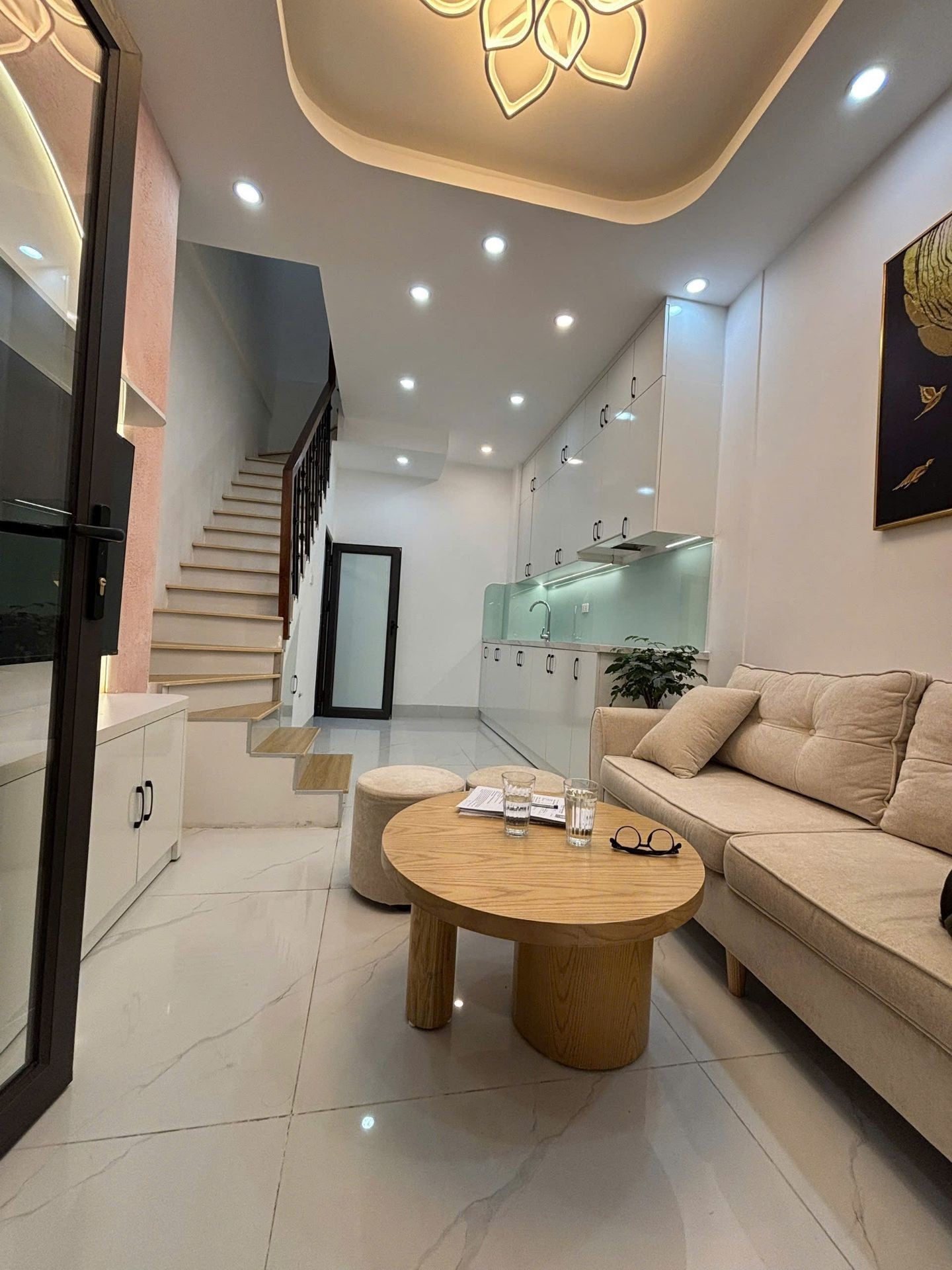 Bán nhà Nguyễn Công Trứ - diện tích 12m2 2 tầng - Nhà đẹp long lanh - giá 4,15 tỷ