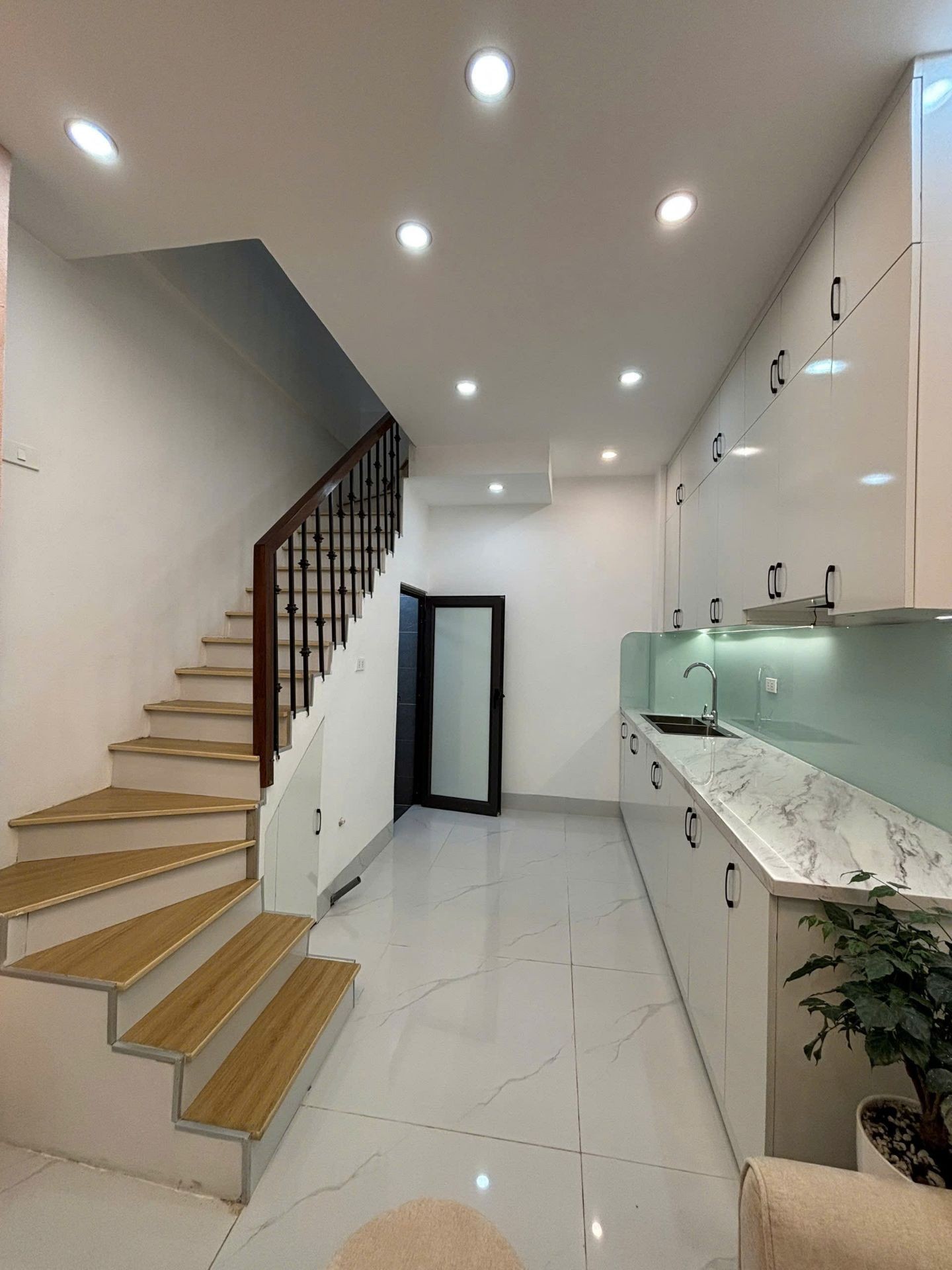 Bán nhà Nguyễn Công Trứ - diện tích 12m2 2 tầng - Nhà đẹp long lanh - giá 4,15 tỷ