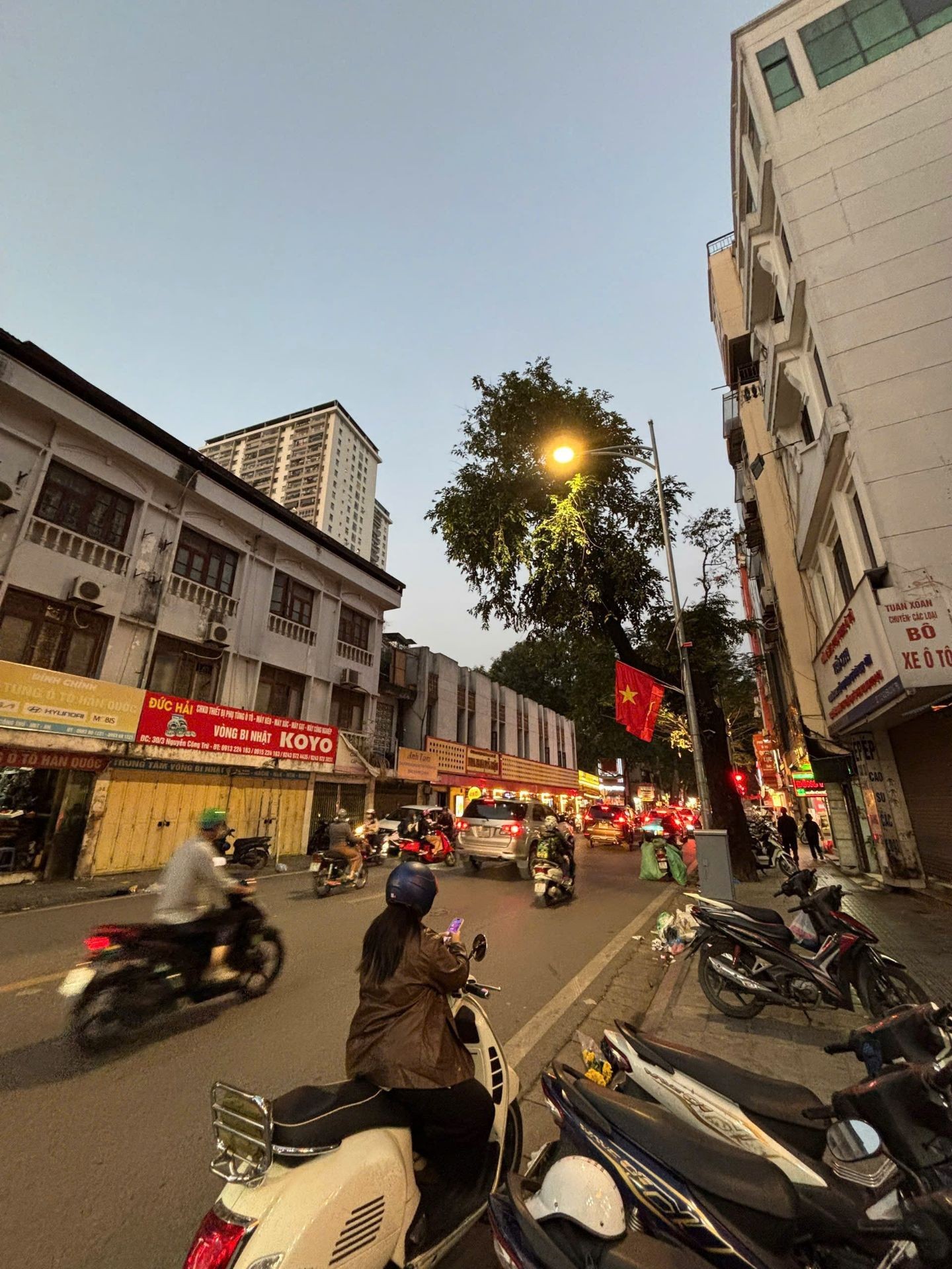 Bán nhà Nguyễn Công Trứ - diện tích 12m2 2 tầng - Nhà đẹp long lanh - giá 4,15 tỷ