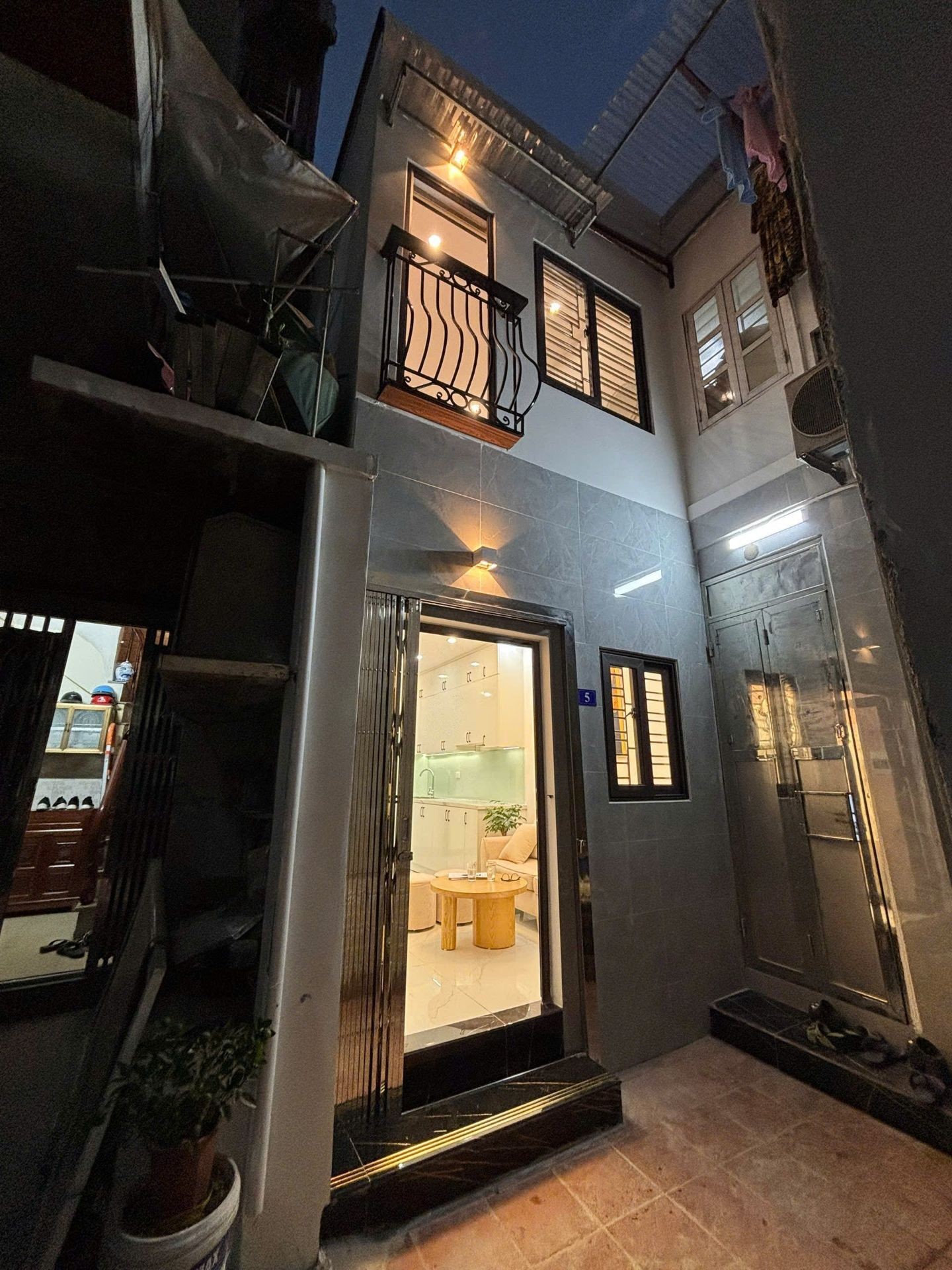 Bán nhà Nguyễn Công Trứ - diện tích 12m2 2 tầng - Nhà đẹp long lanh - giá 4,15 tỷ