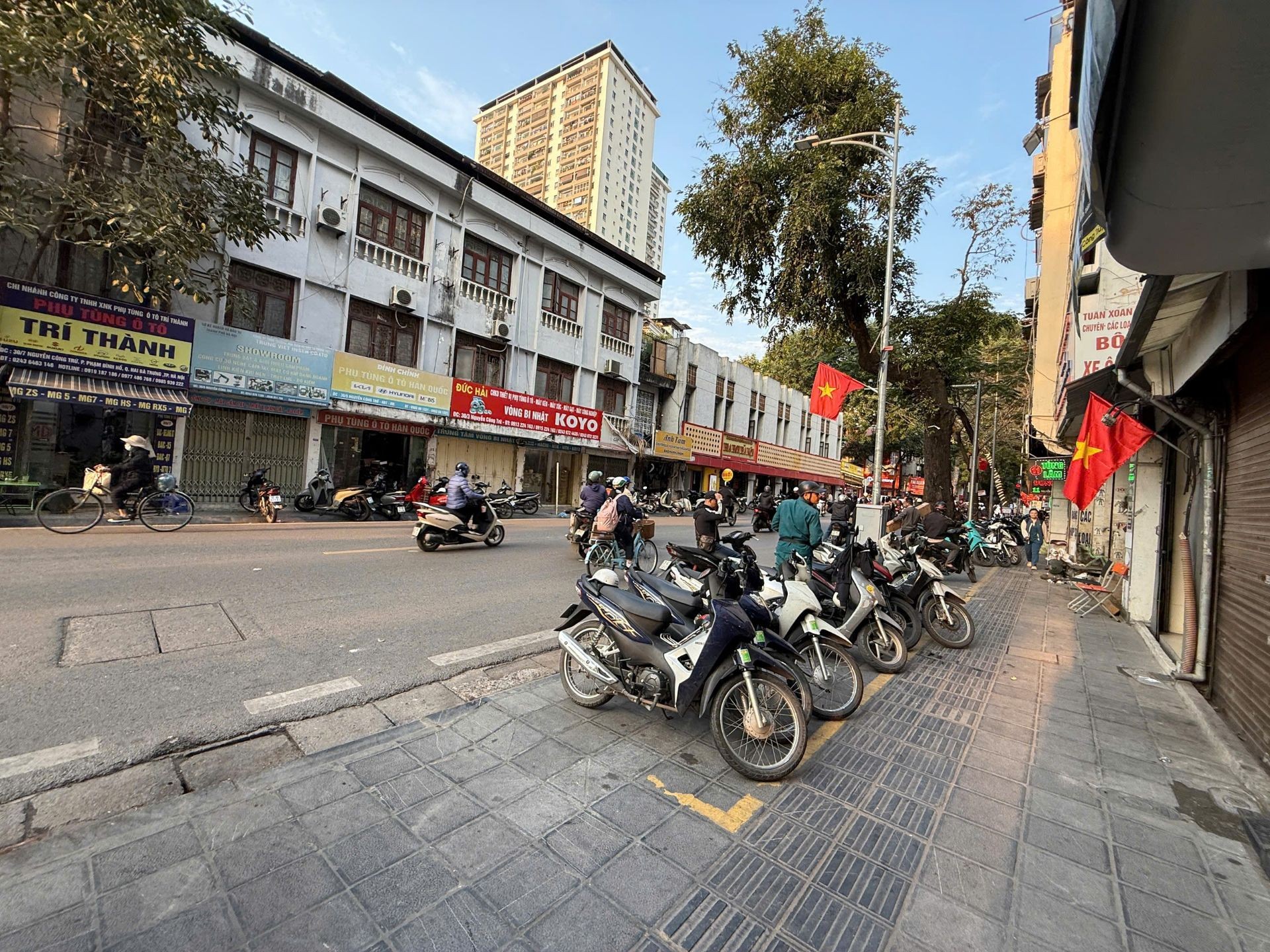 Bán nhà Nguyễn Công Trứ - diện tích 12m2 2 tầng - Nhà đẹp long lanh - giá 4,15 tỷ