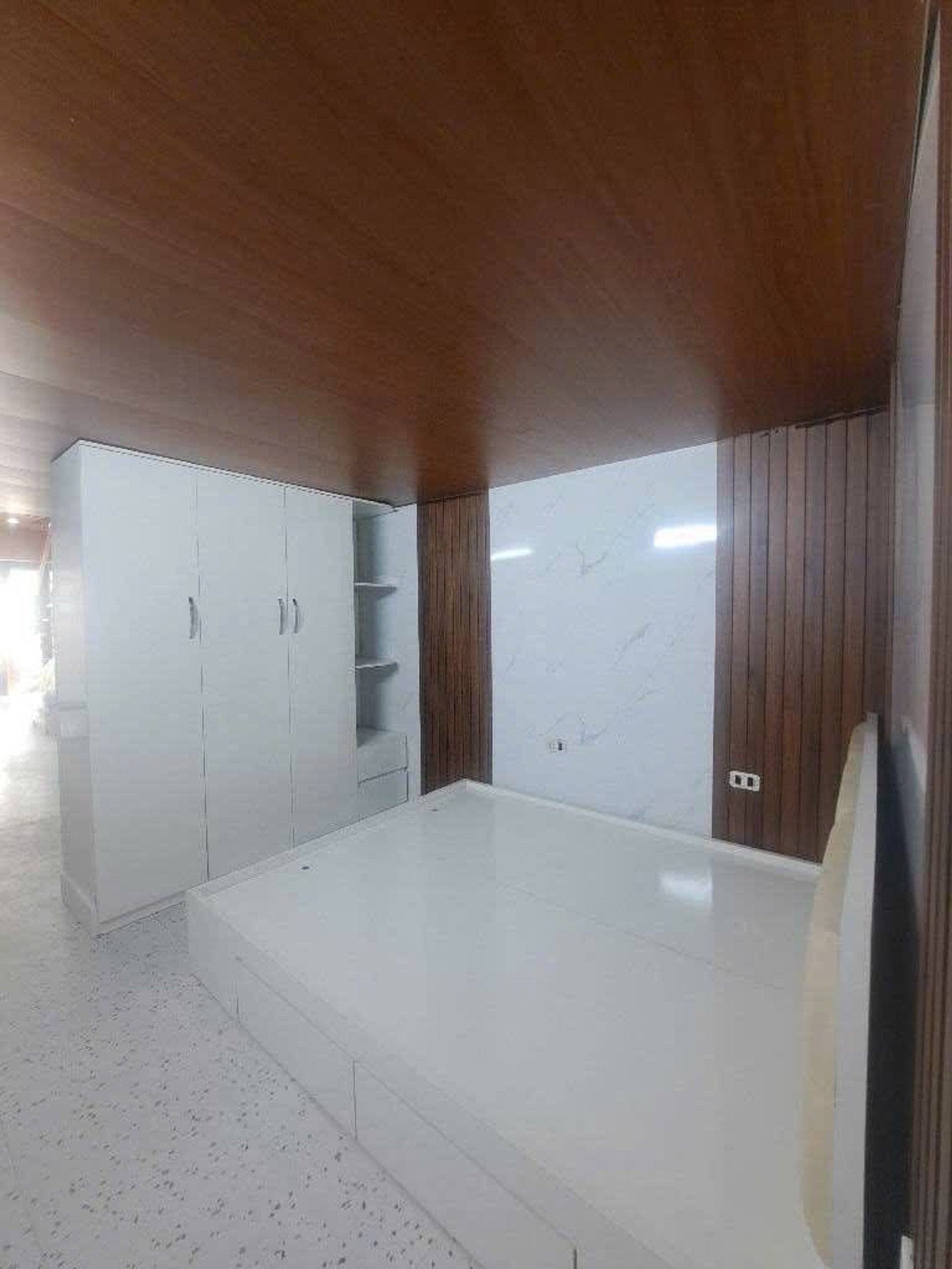 Bán nhà Tân Mai - diện tích 70m2 2 tầng - Ô TÔ ĐỖ CỬA - giá 3,65 tỷ