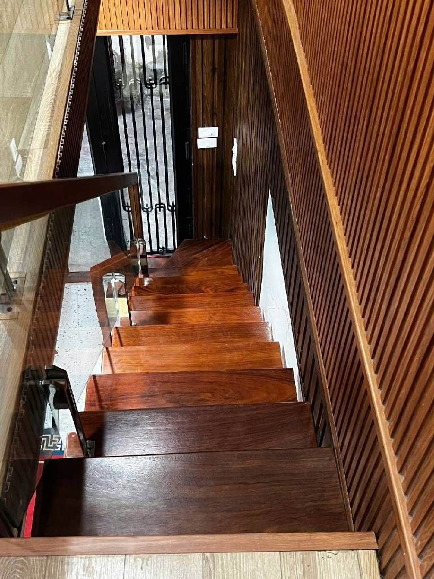 Bán nhà Tân Mai - diện tích 70m2 2 tầng - Ô TÔ ĐỖ CỬA - giá 3,65 tỷ